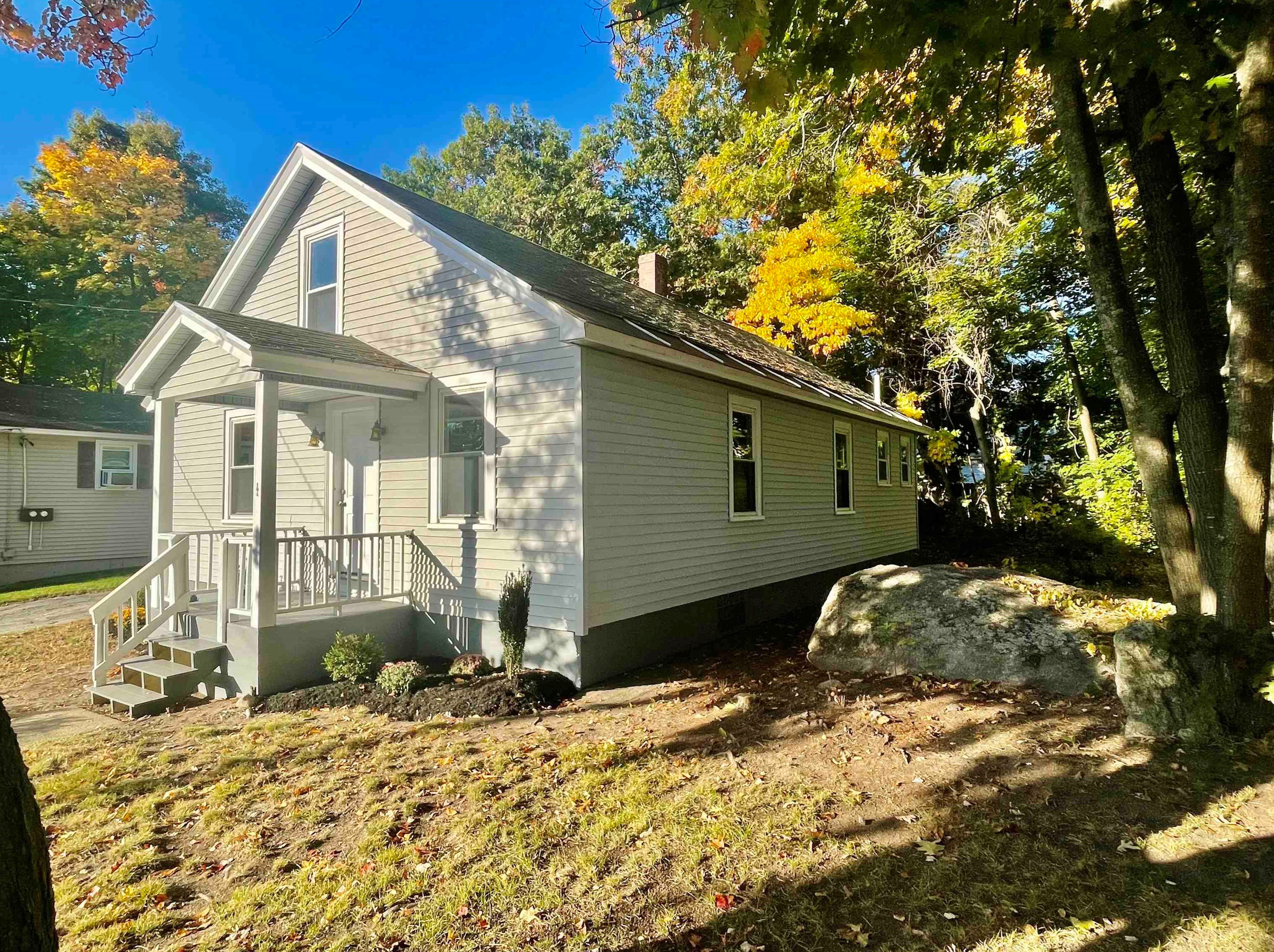 1040 Page St, Manchester NH 03104-5549 exterior