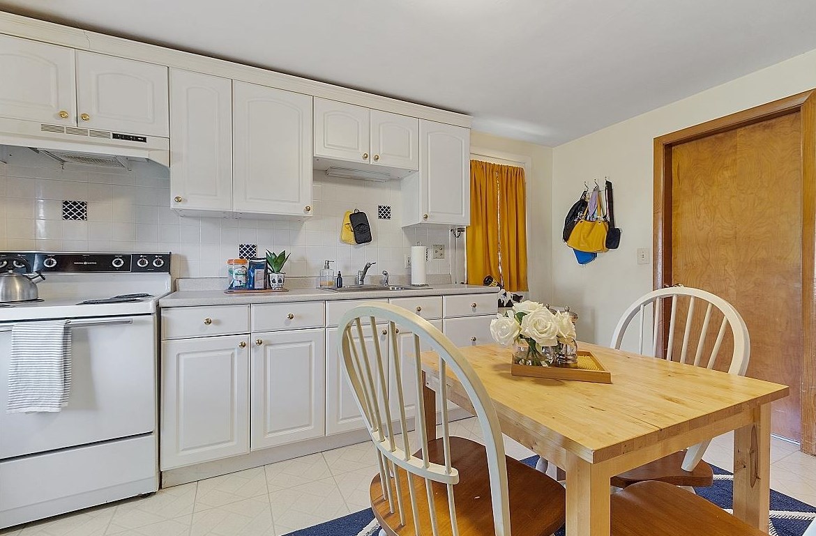 20 Ledge Rd, Hudson NH  03051-3720 exterior