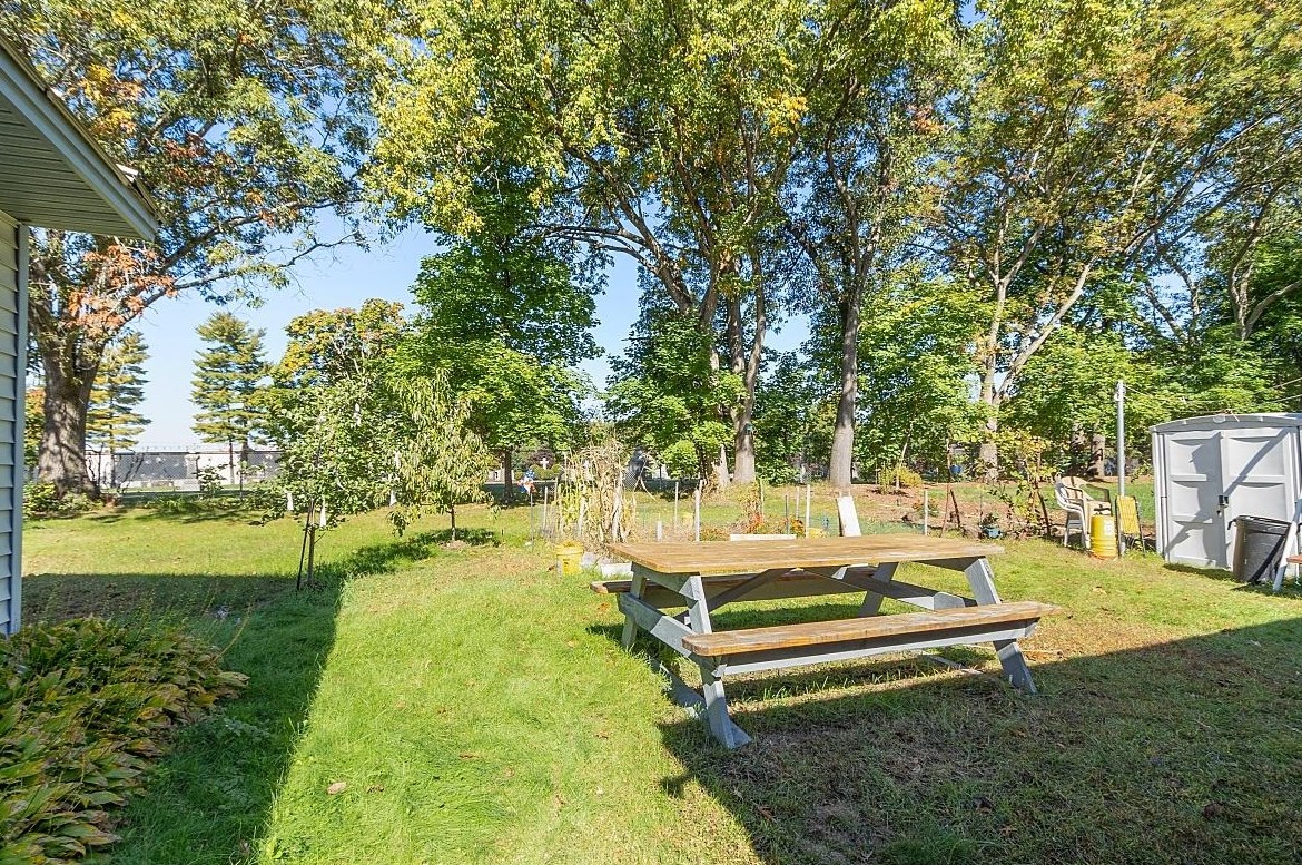 20 Ledge Rd, Hudson NH  03051-3720 exterior