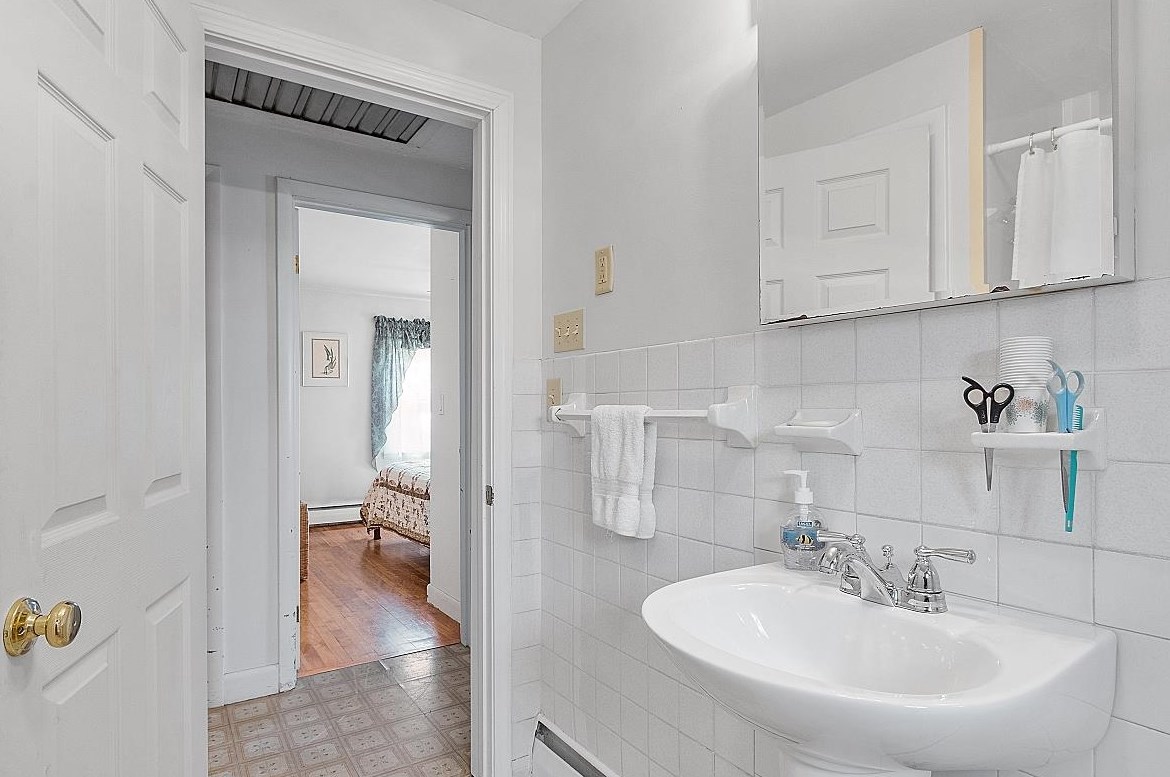 20 Ledge Rd, Hudson NH  03051-3720 exterior