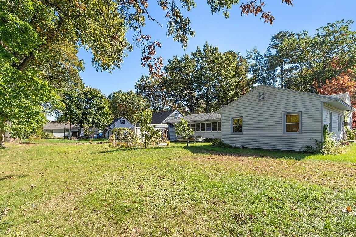 20 Ledge Rd, Hudson NH  03051-3720 exterior