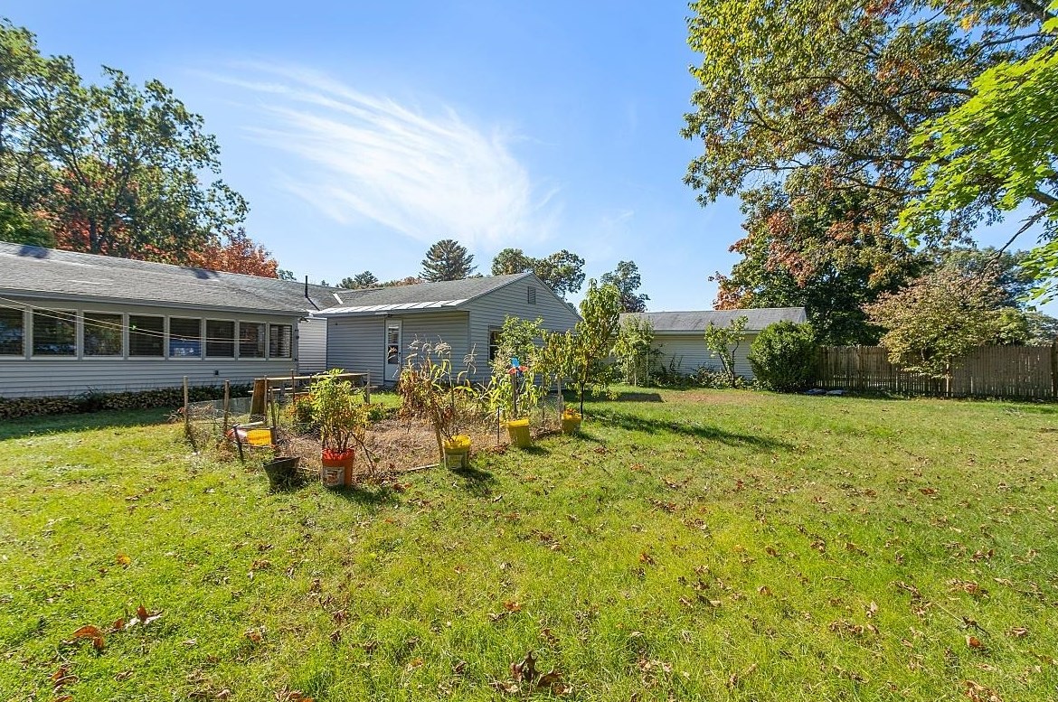 20 Ledge Rd, Hudson NH  03051-3720 exterior