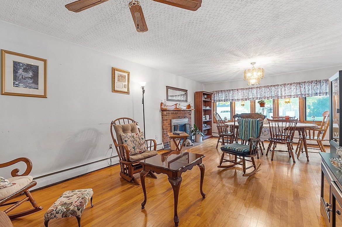 20 Ledge Rd, Hudson NH  03051-3720 exterior