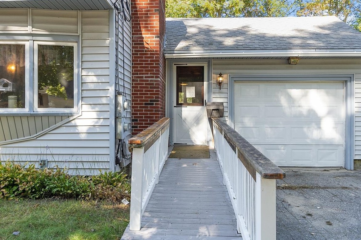 20 Ledge Rd, Hudson NH  03051-3720 exterior