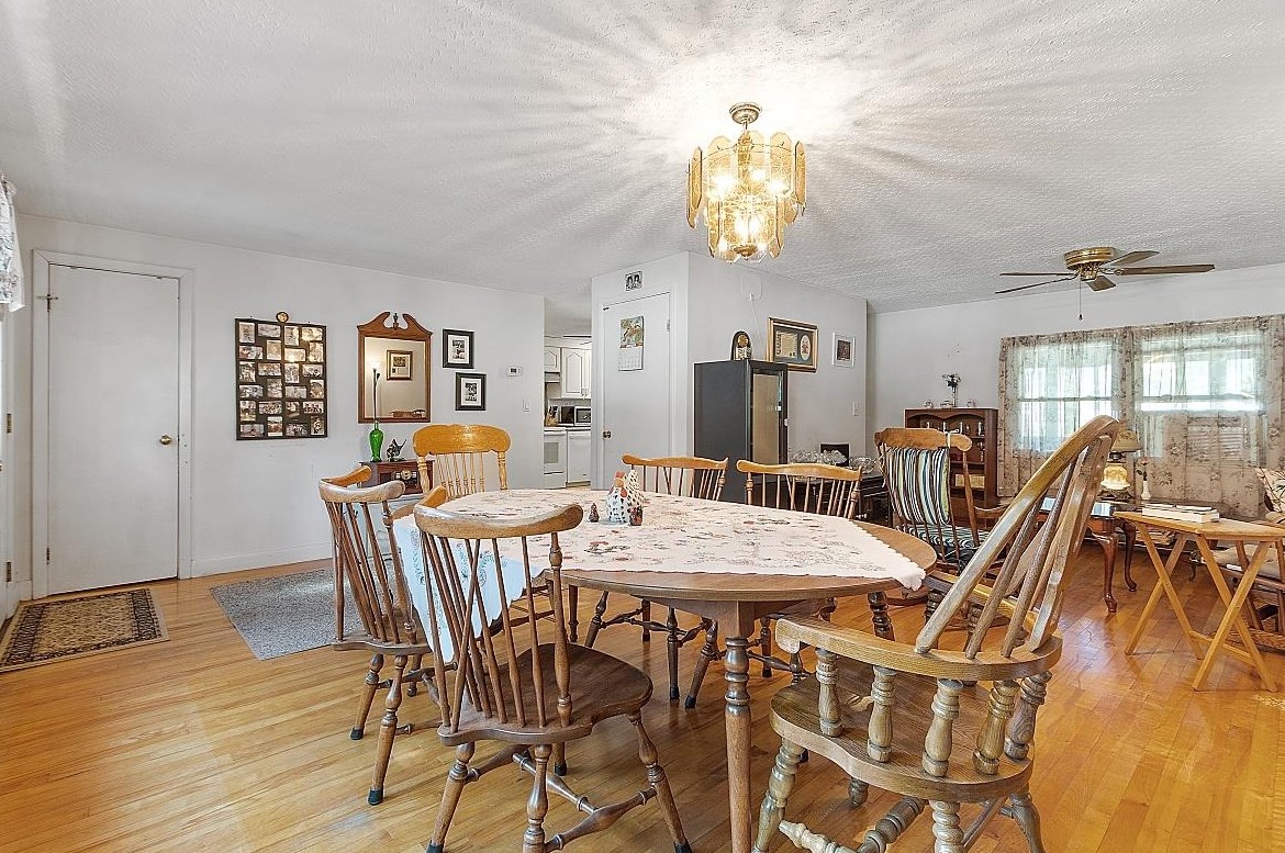 20 Ledge Rd, Hudson NH  03051-3720 exterior