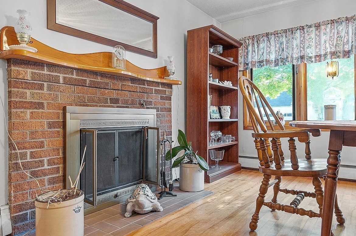 20 Ledge Rd, Hudson NH  03051-3720 exterior