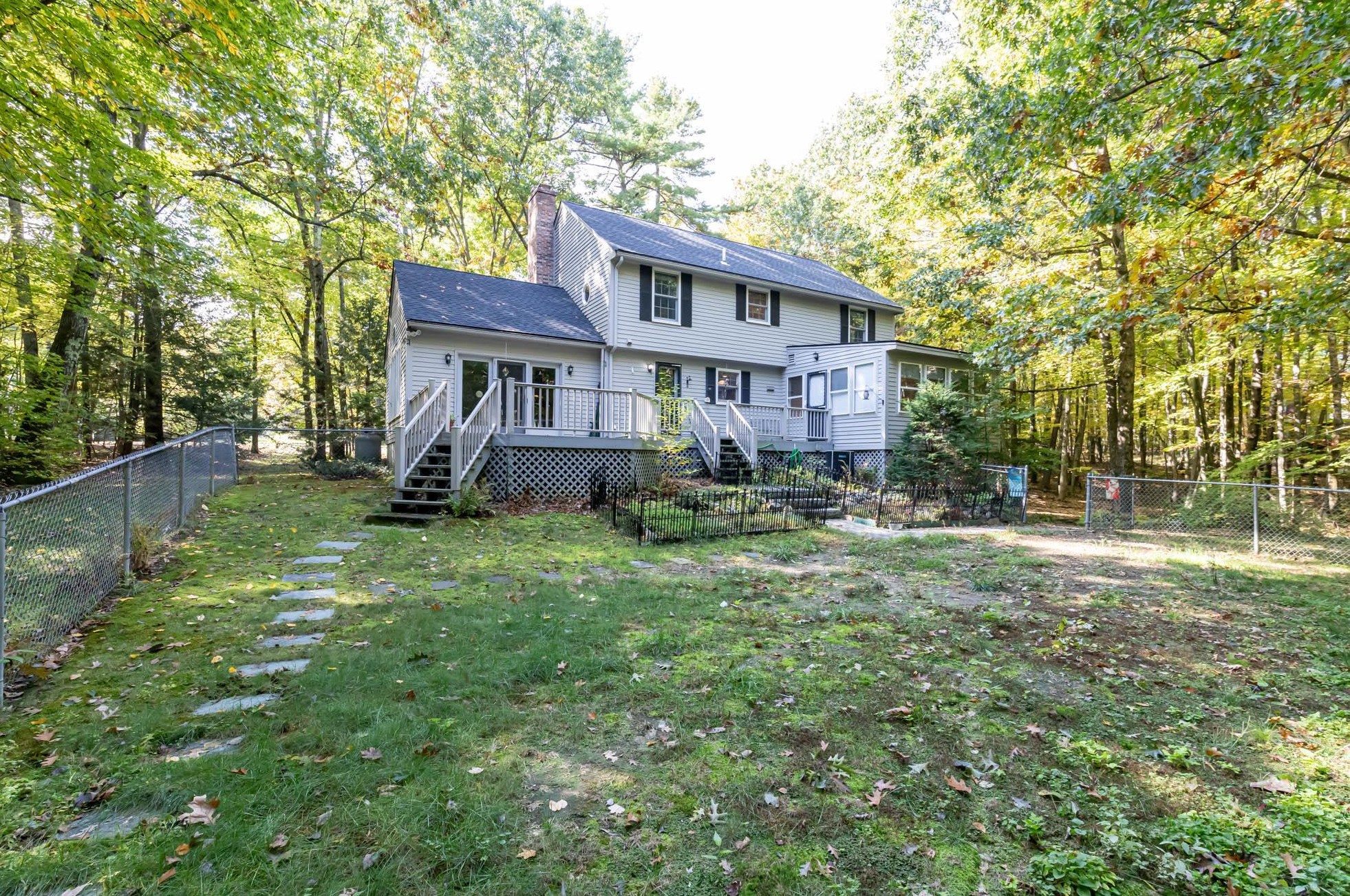 251 Baboosic Lake Rd, Merrimack NH 03054-2361 exterior