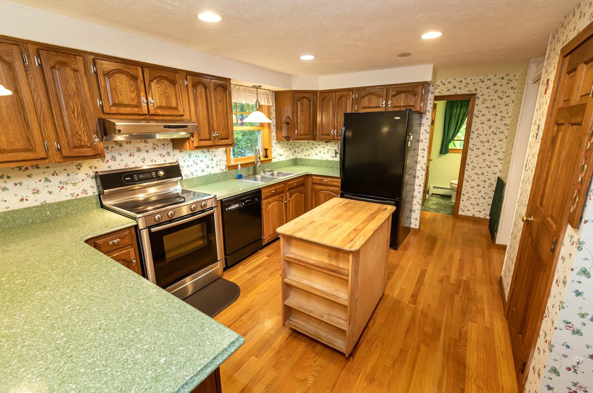 251 Baboosic Lake Rd, Merrimack NH 03054-2361 exterior