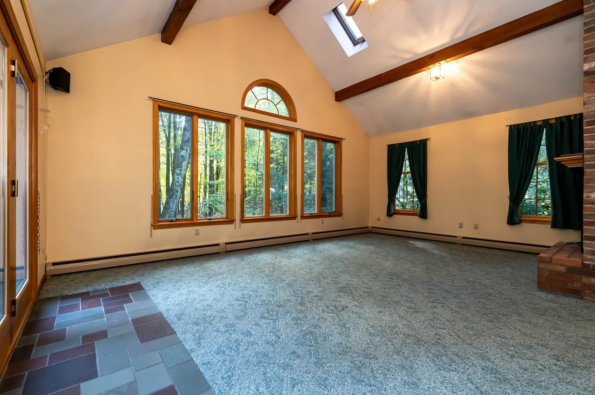 251 Baboosic Lake Rd, Merrimack NH 03054-2361 exterior