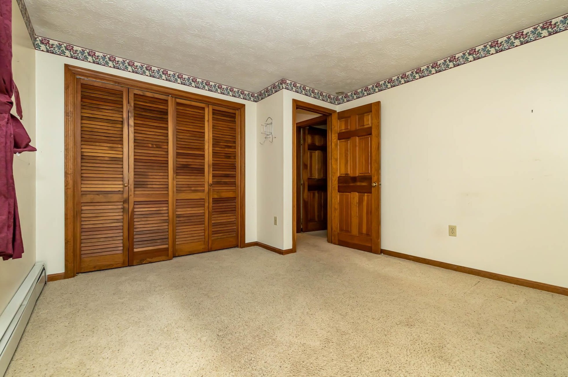 251 Baboosic Lake Rd, Merrimack NH 03054-2361 exterior