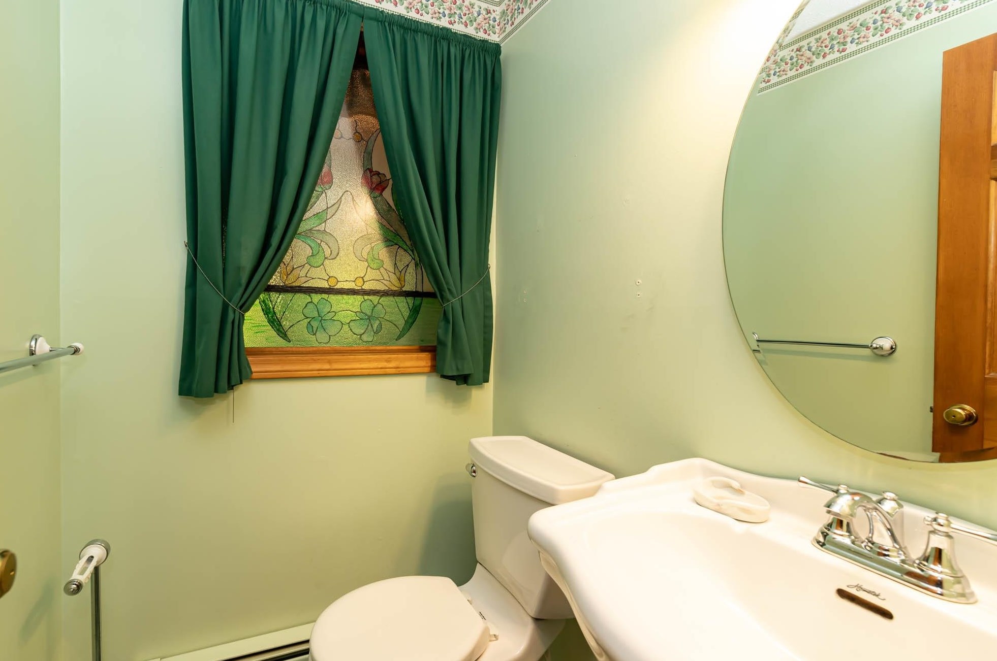 251 Baboosic Lake Rd, Merrimack NH 03054-2361 exterior