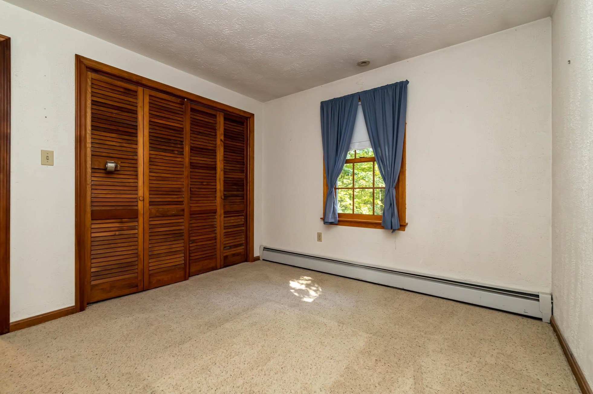 251 Baboosic Lake Rd, Merrimack NH 03054-2361 exterior