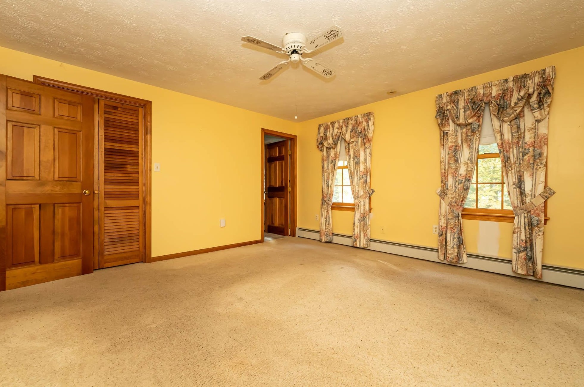 251 Baboosic Lake Rd, Merrimack NH 03054-2361 exterior