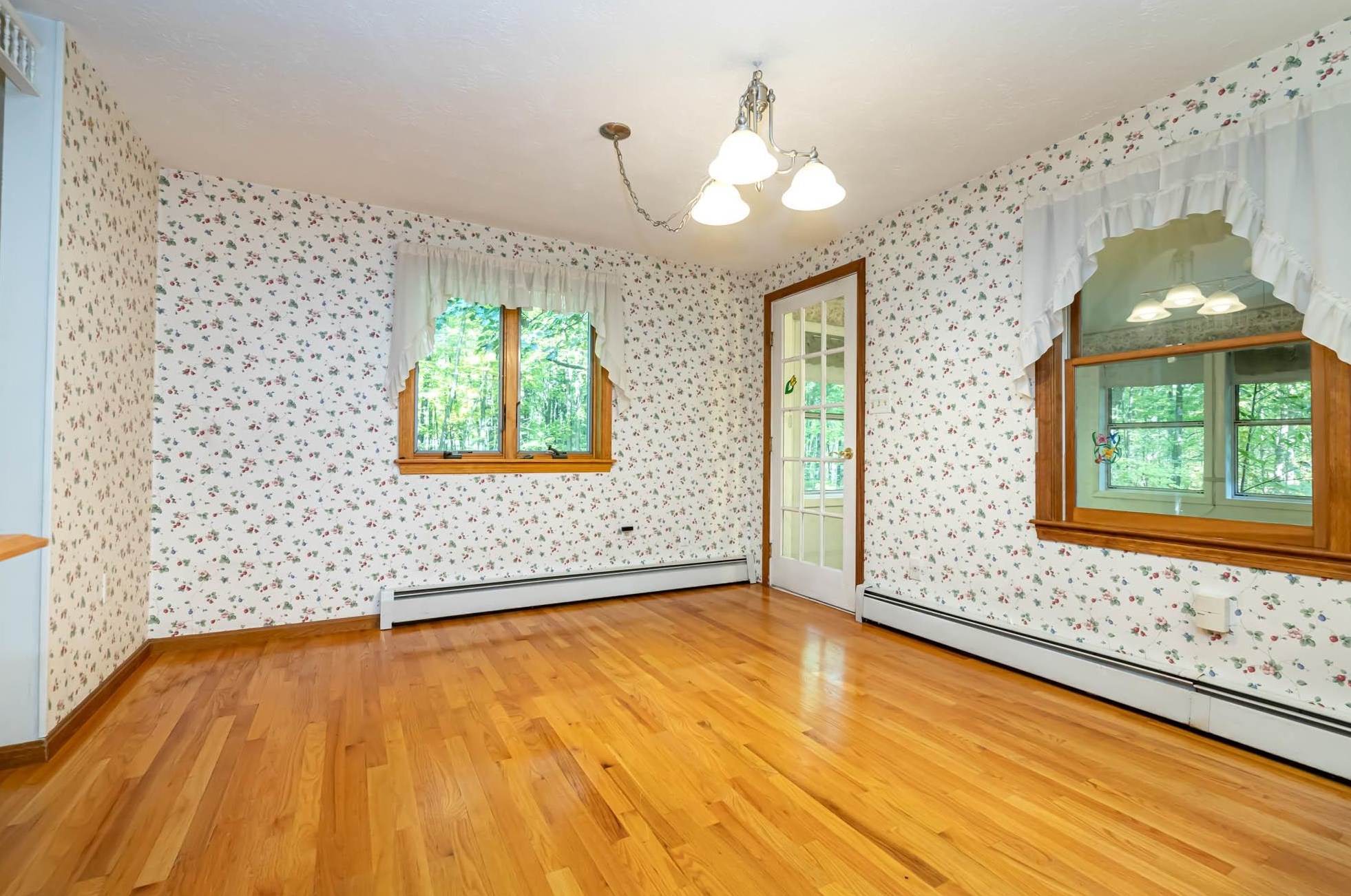 251 Baboosic Lake Rd, Merrimack NH 03054-2361 exterior