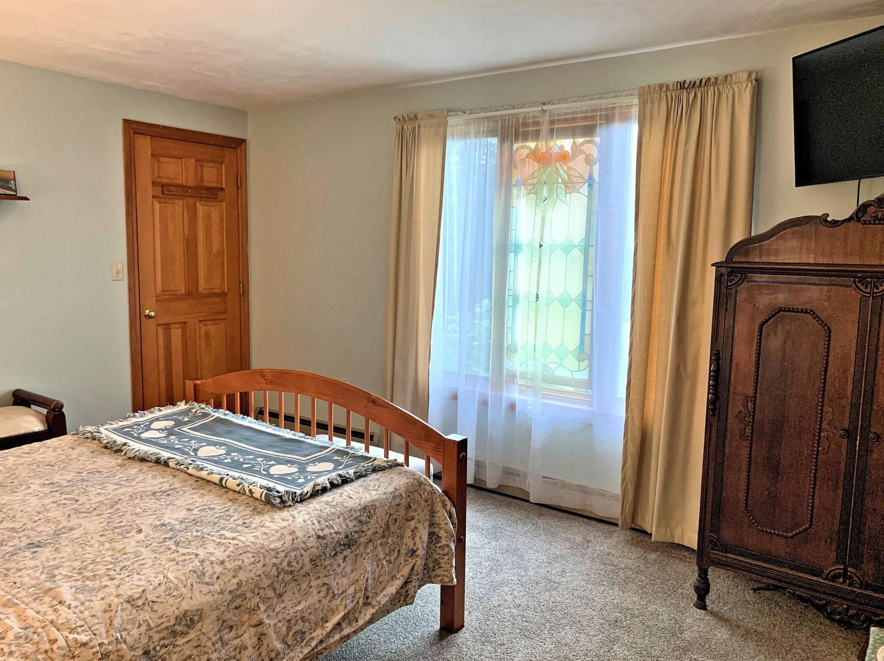 4 Chaddarin Ln, Bridgewater NH 03264-4409 exterior