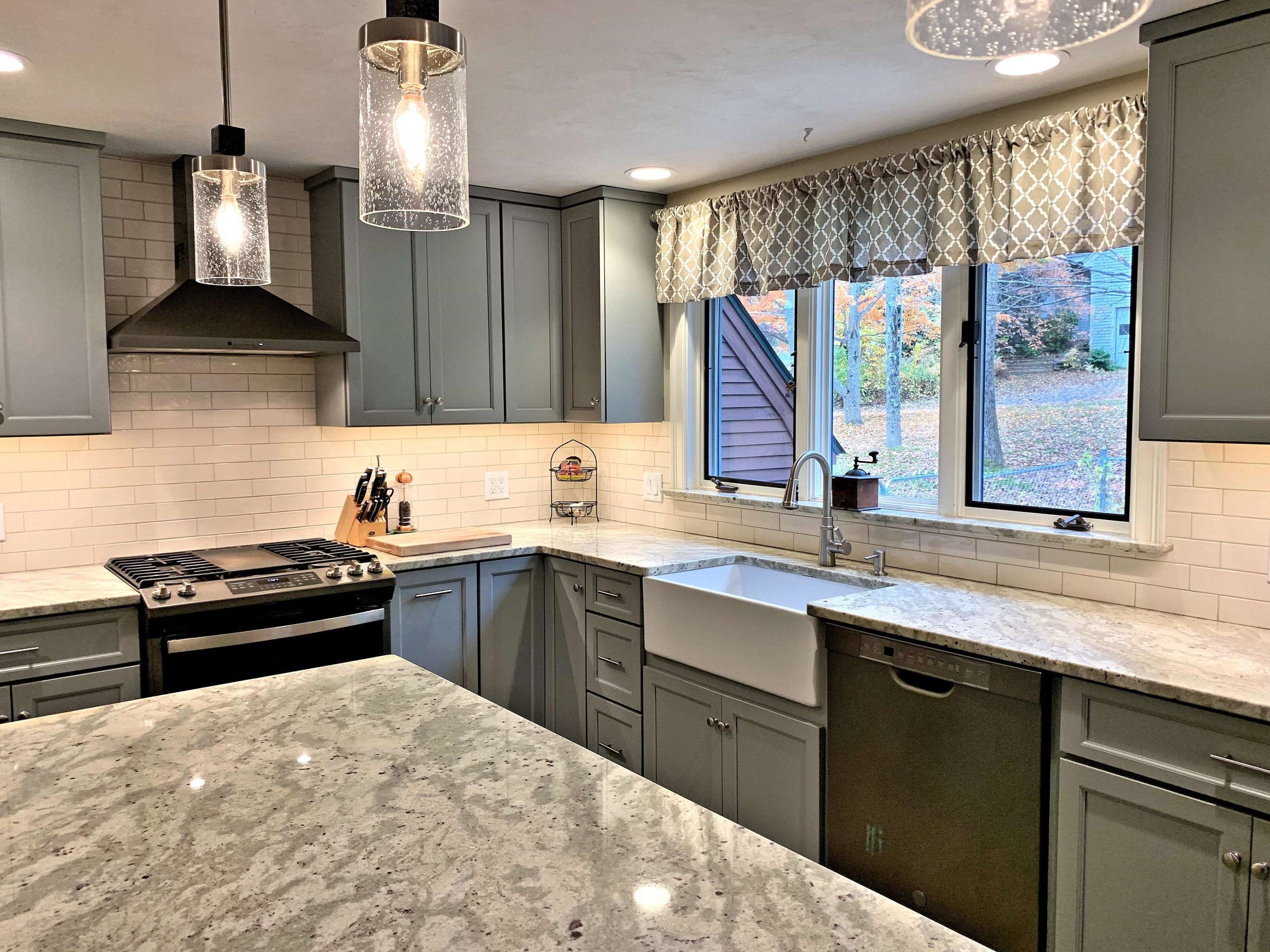 4 Chaddarin Ln, Bridgewater NH 03264-4409 exterior