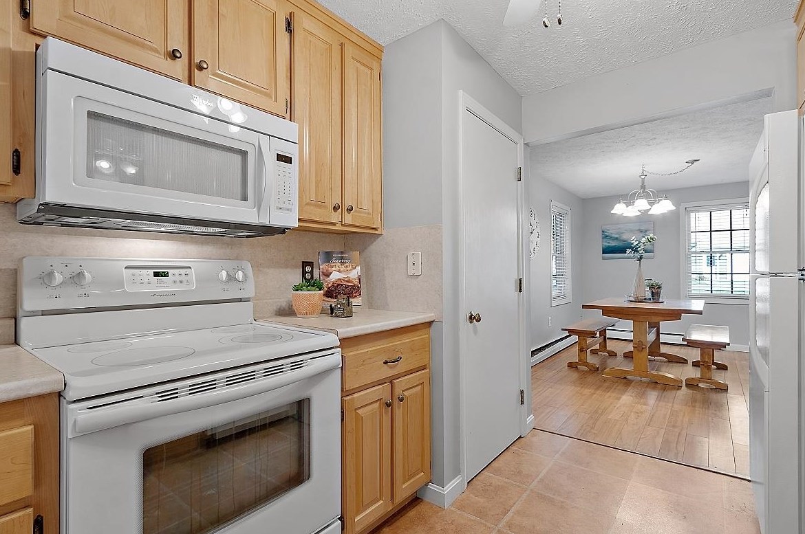 7 Winding Brk Ln, Merrimack NH 03054-2822 exterior