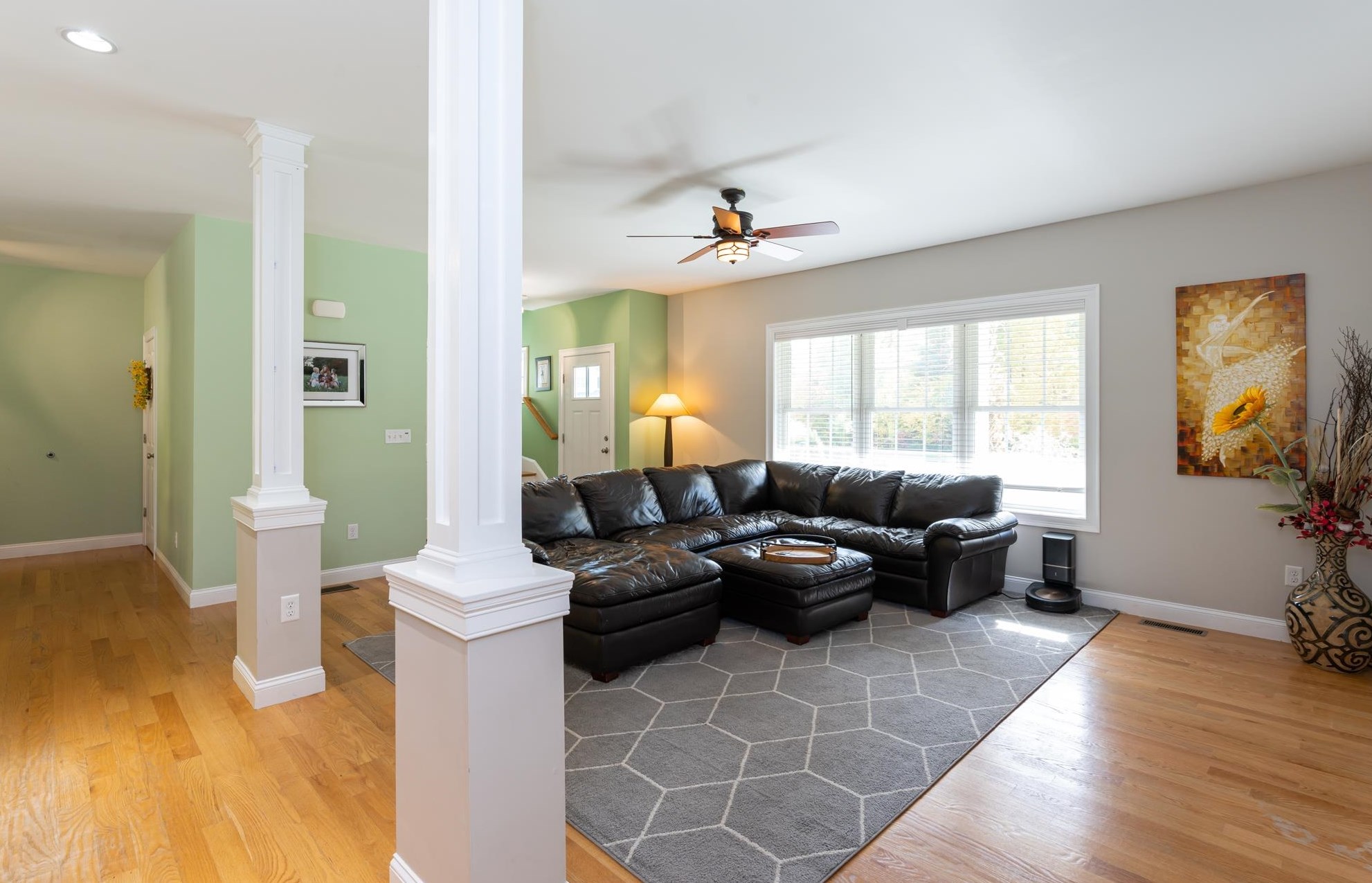 4 Harvest Dr, Derry NH 03038-4872 exterior