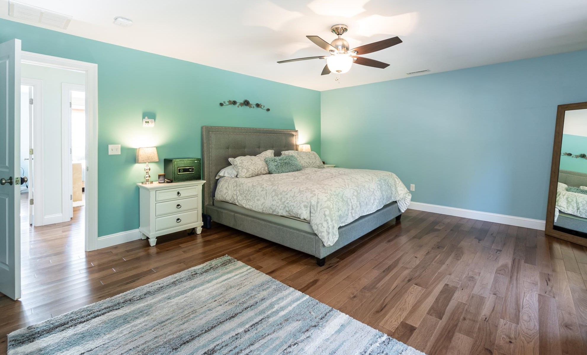 4 Harvest Dr, Derry NH 03038-4872 exterior