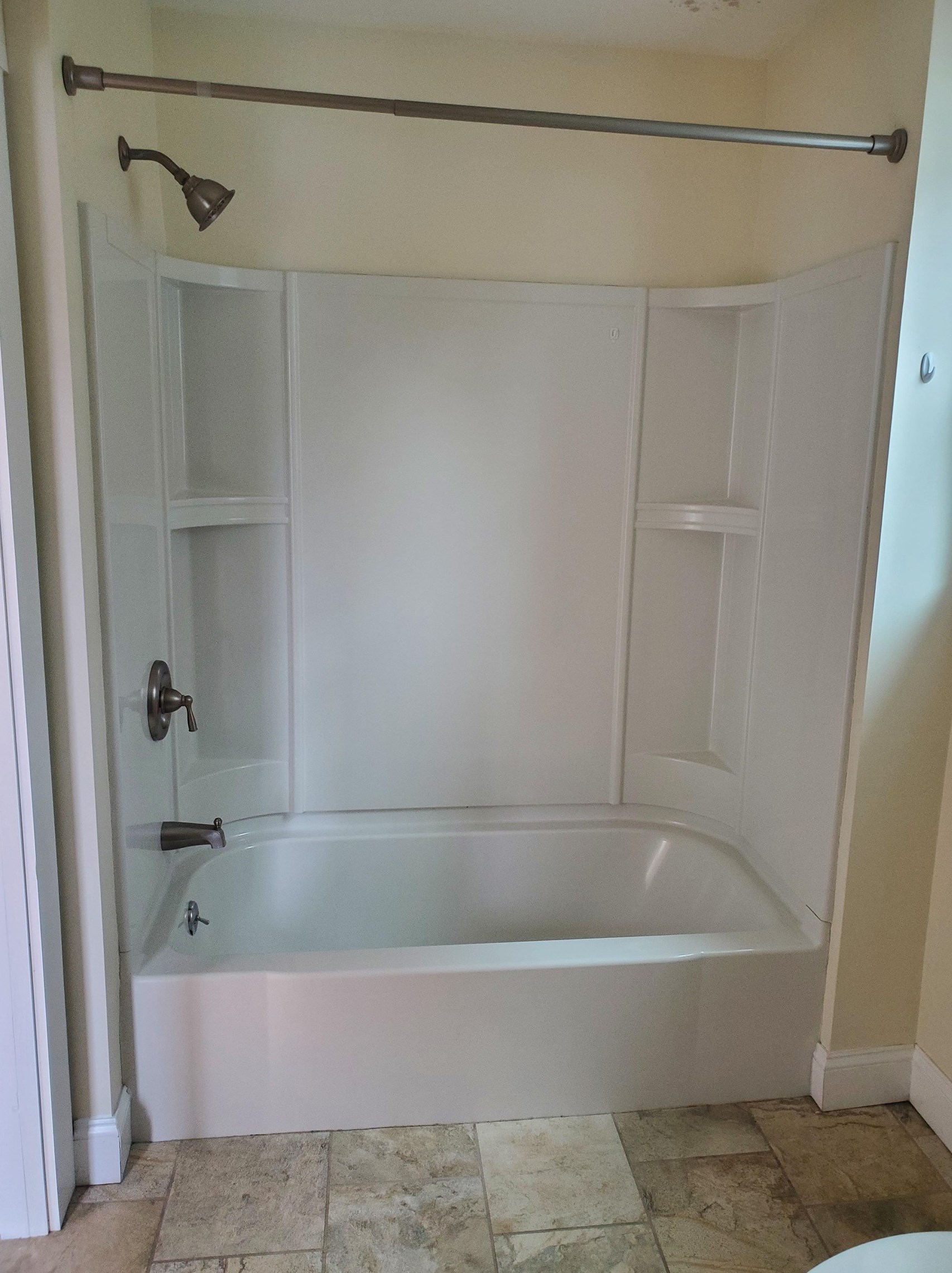 39 Grn St, Lebanon NH 03766-1716 exterior