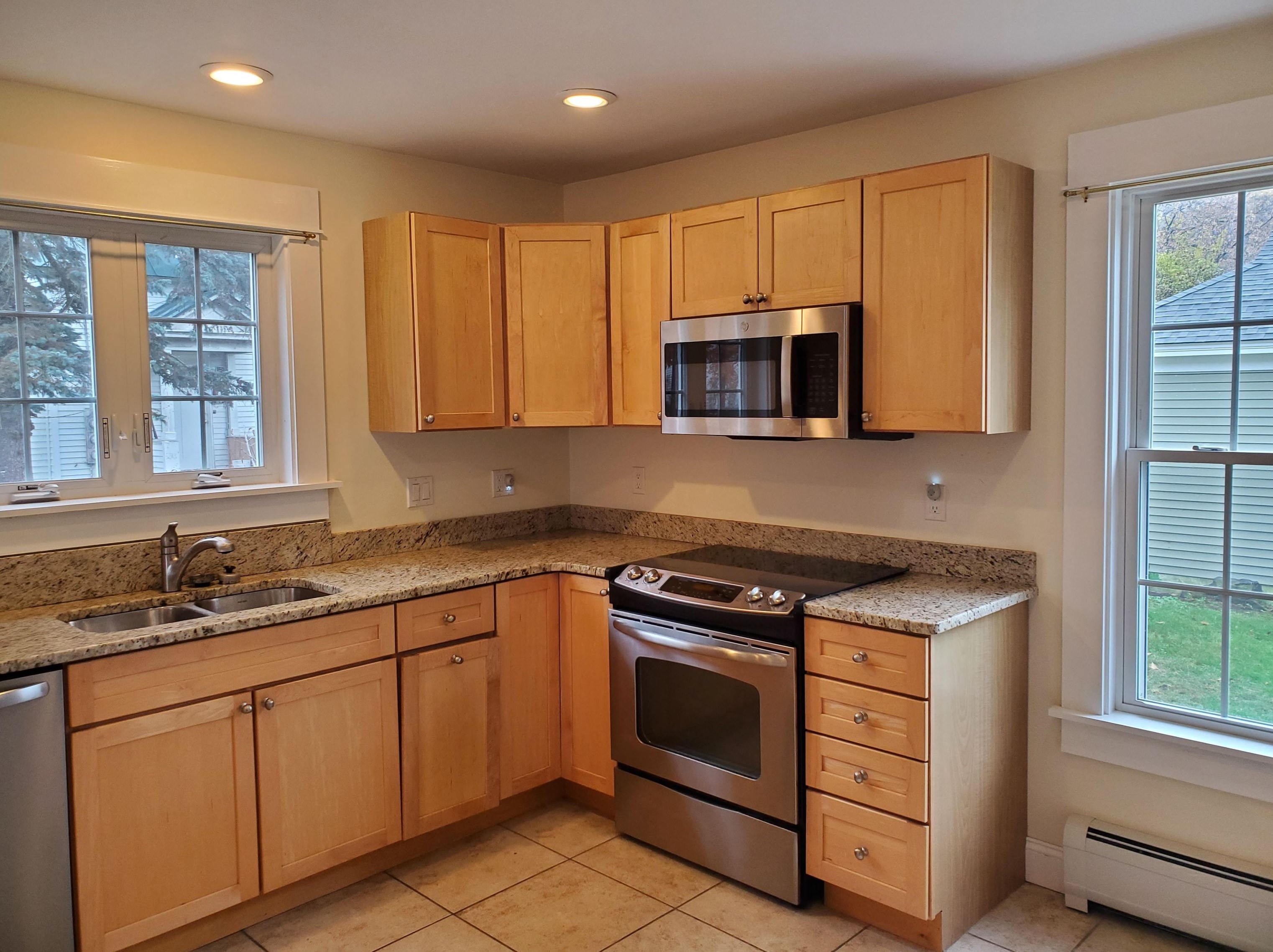 39 Grn St, Lebanon NH 03766-1716 exterior