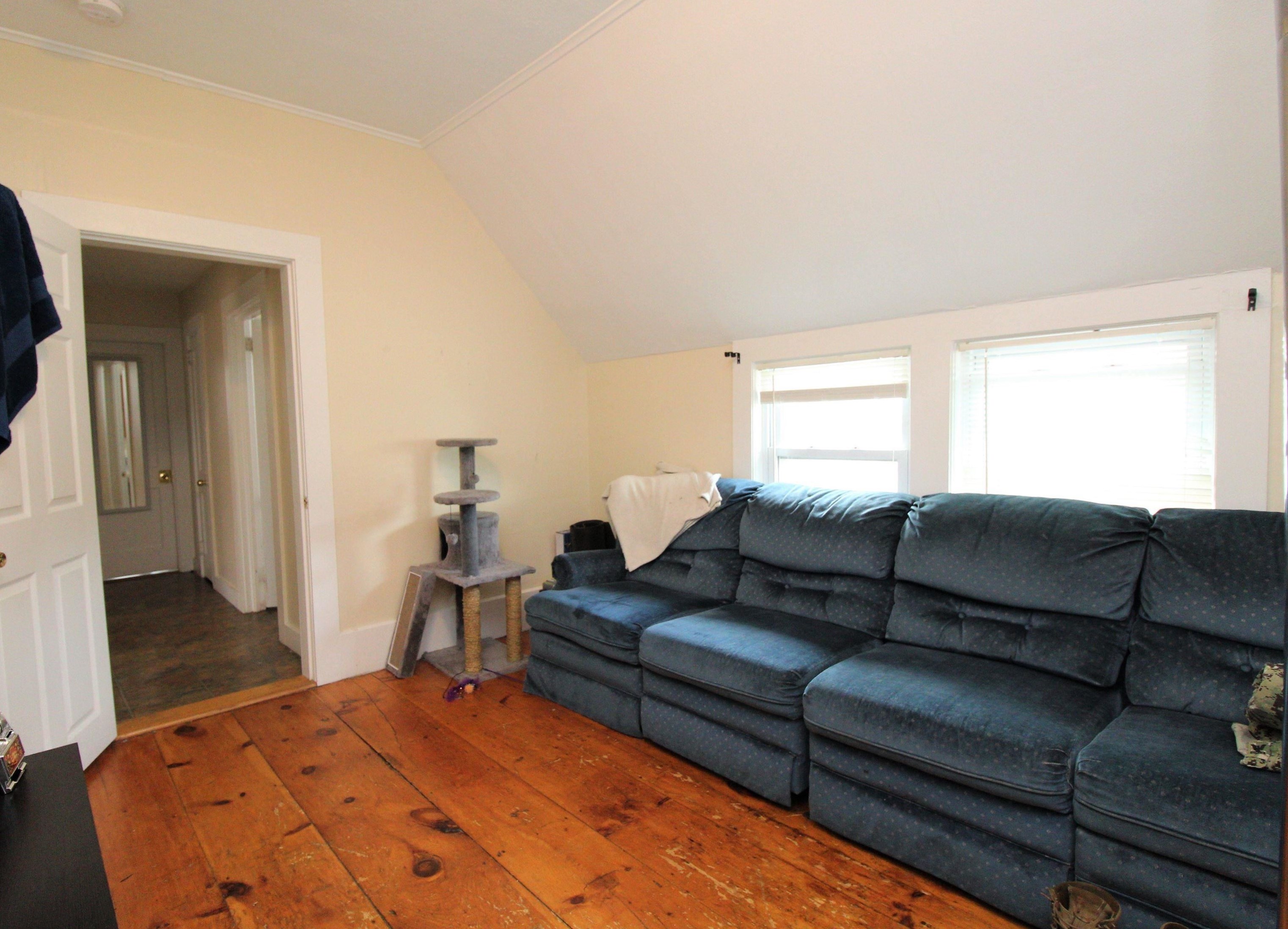 19 Heaton St, Rochester NH 03867-2714 exterior