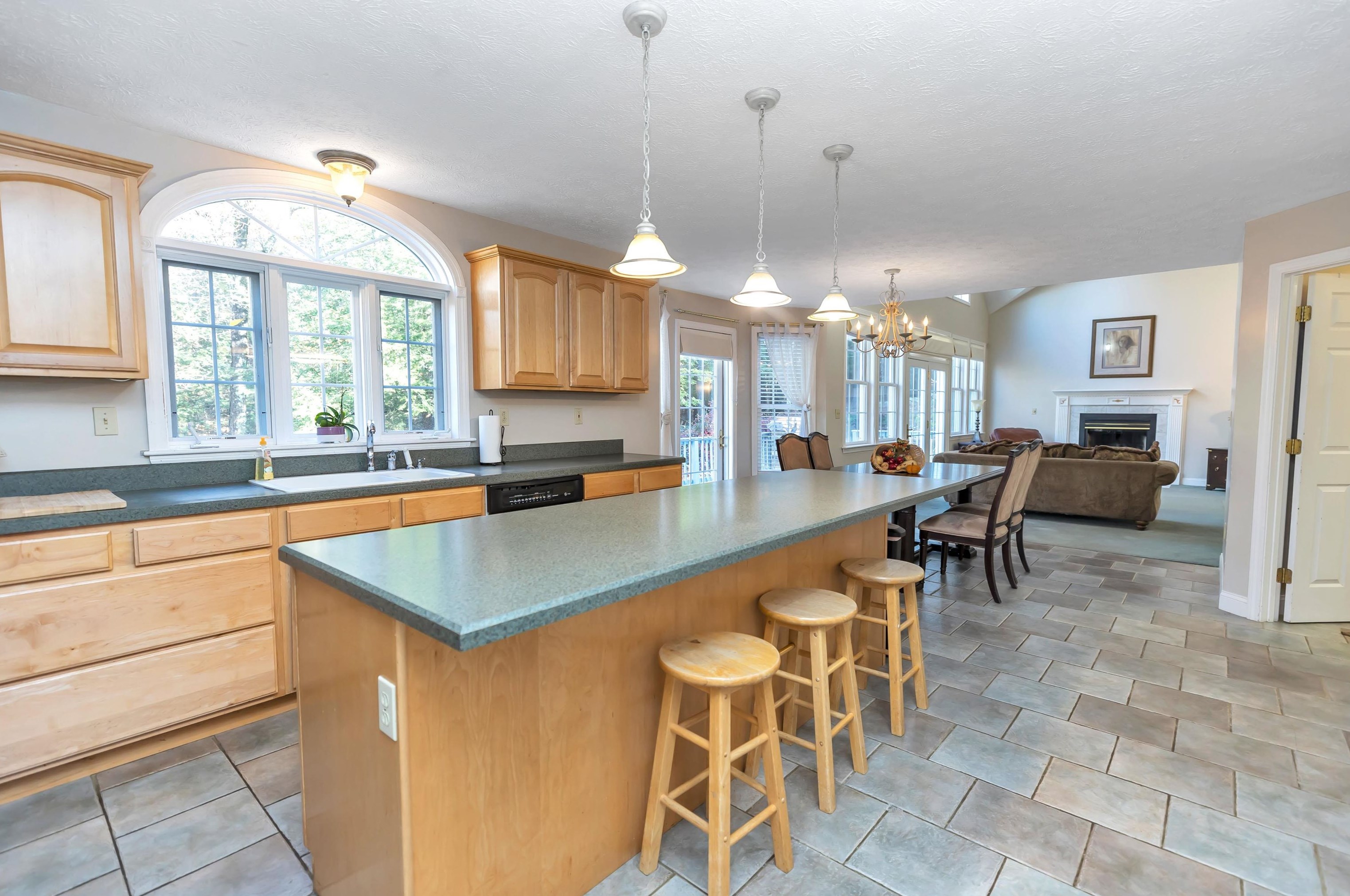 231 Amherst Rd, Merrimack NH 03054-3928 exterior