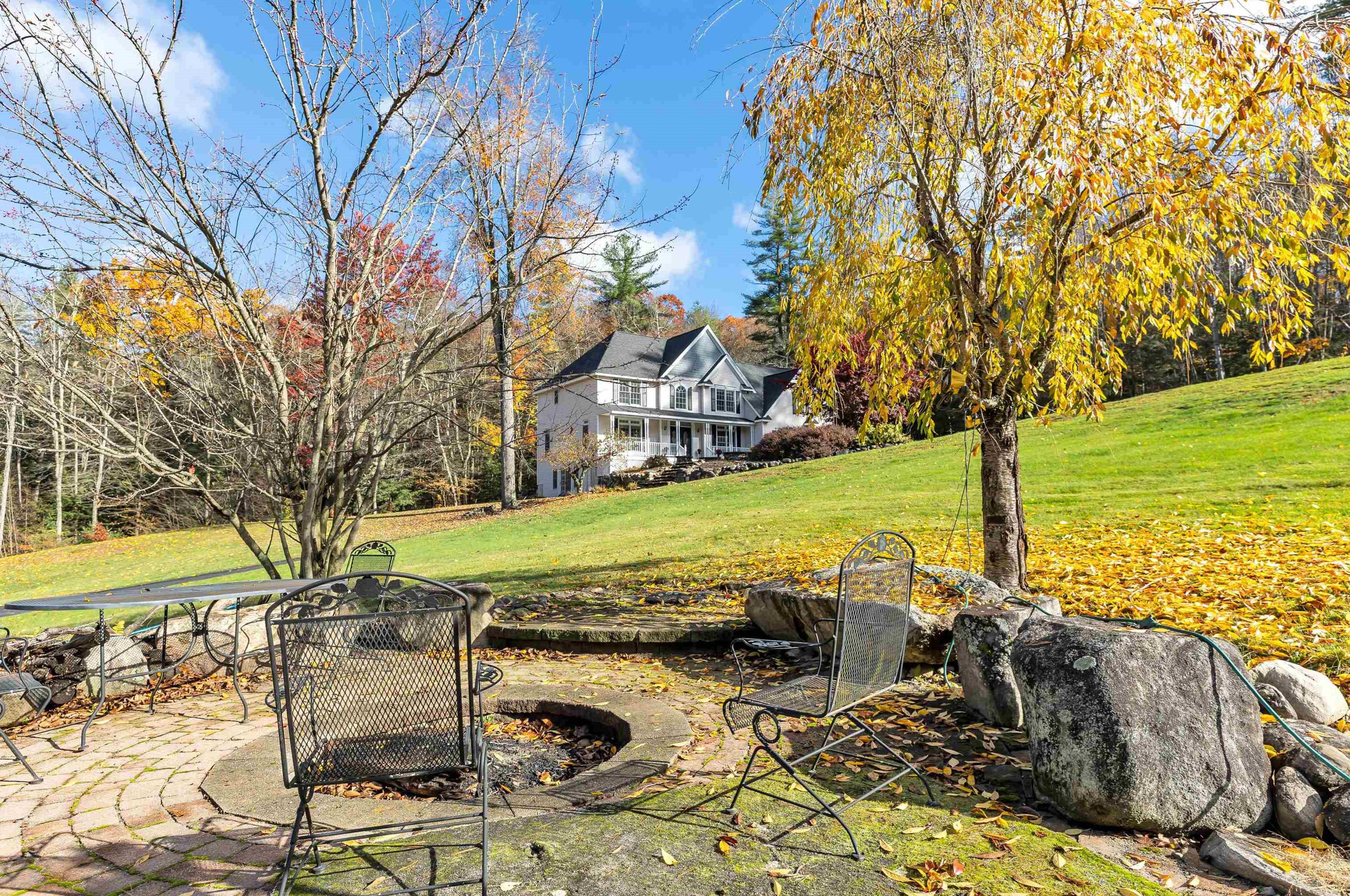 231 Amherst Rd, Merrimack NH 03054-3928 exterior