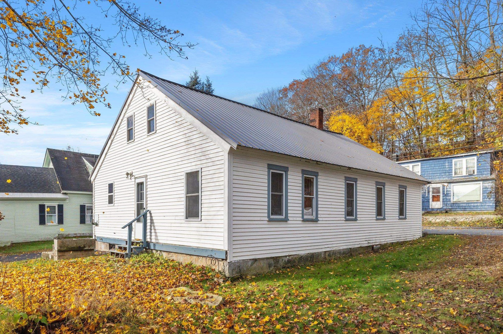 62 Merrimack St, Bridgewater NH  03222-3257 exterior