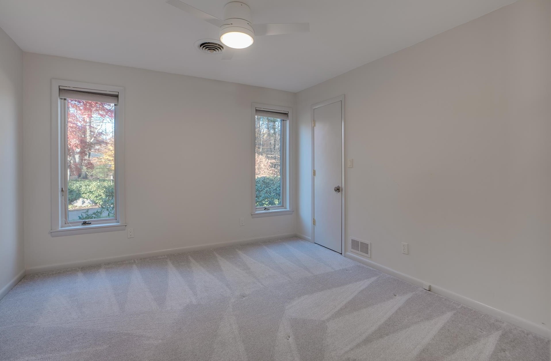 77 Oriole Dr, Manchester NH  03110-4424 exterior