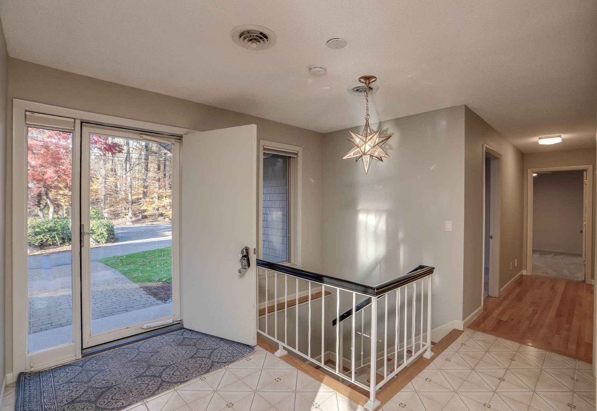 77 Oriole Dr, Manchester NH  03110-4424 exterior