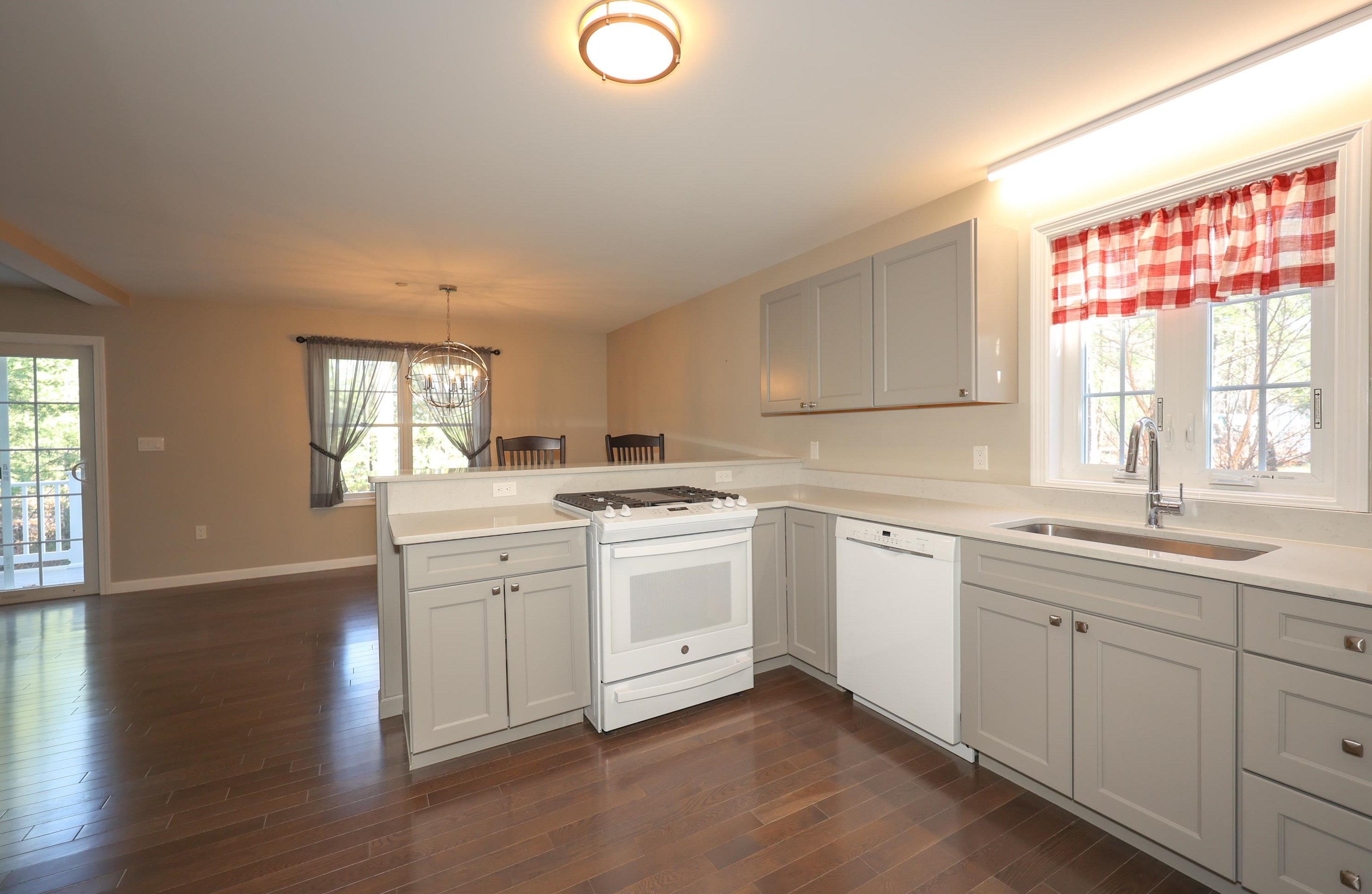 179 Knollwood Way, Manchester NH  03102 exterior