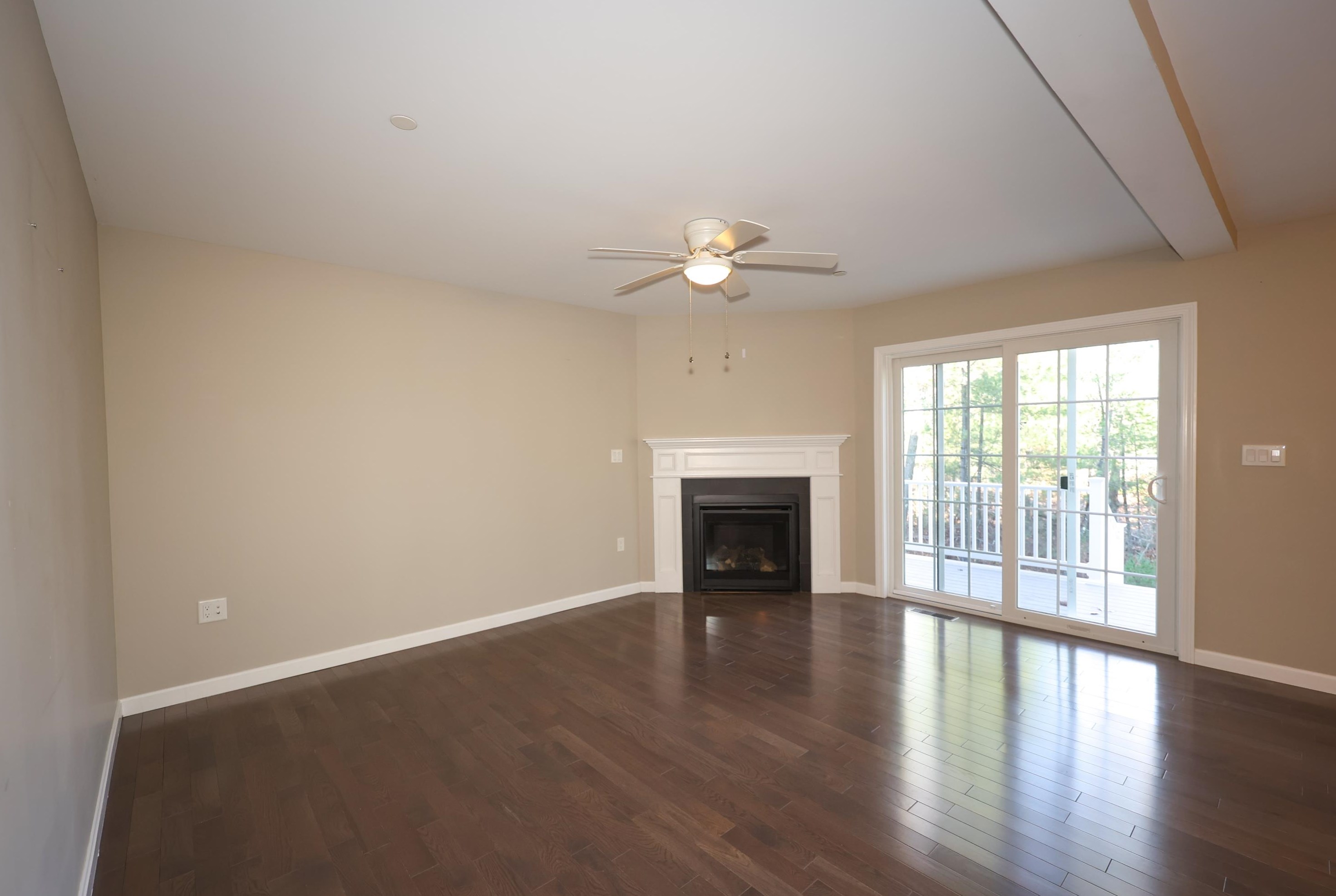 179 Knollwood Way, Manchester NH  03102 exterior