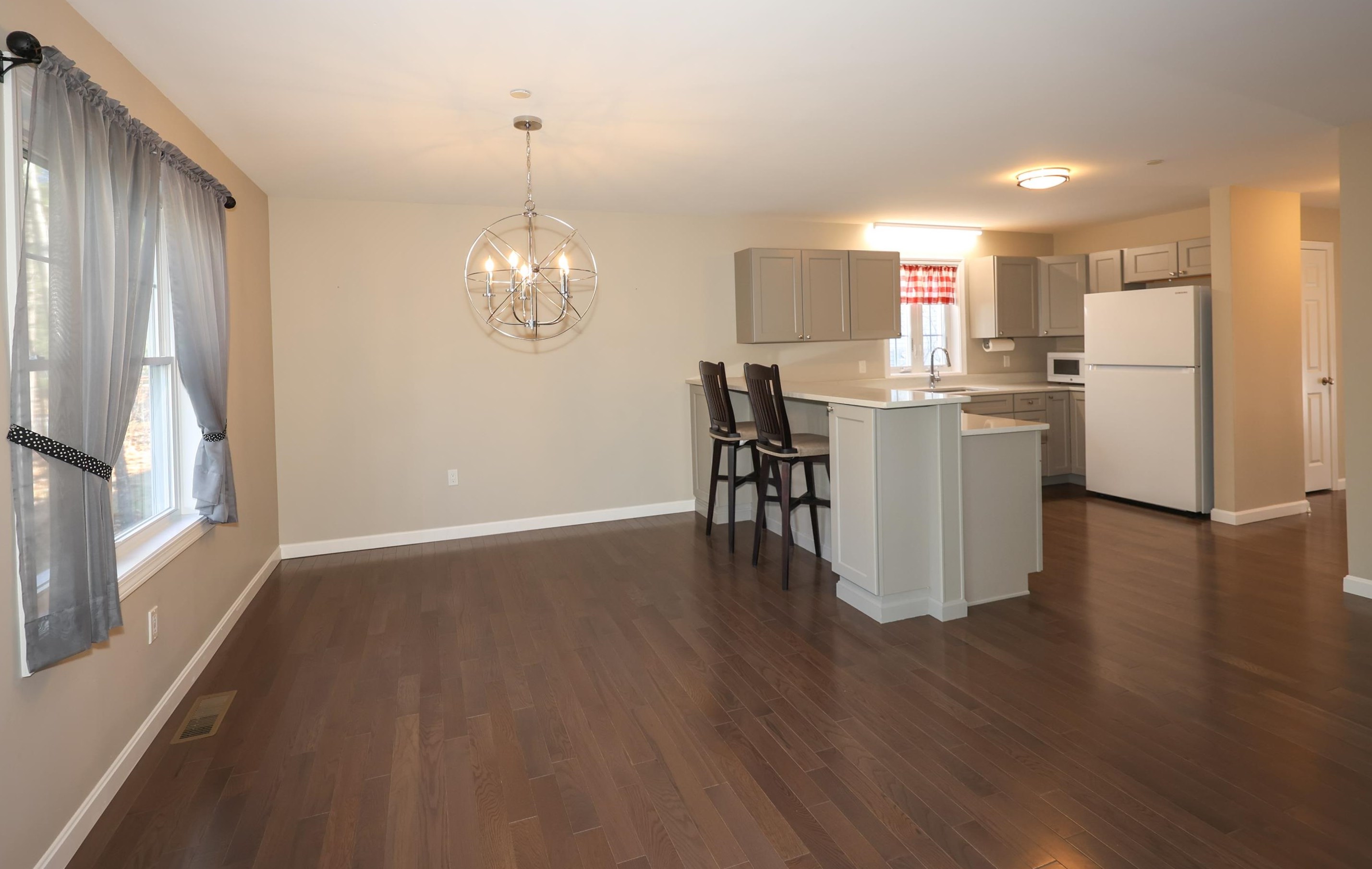 179 Knollwood Way, Manchester NH  03102 exterior