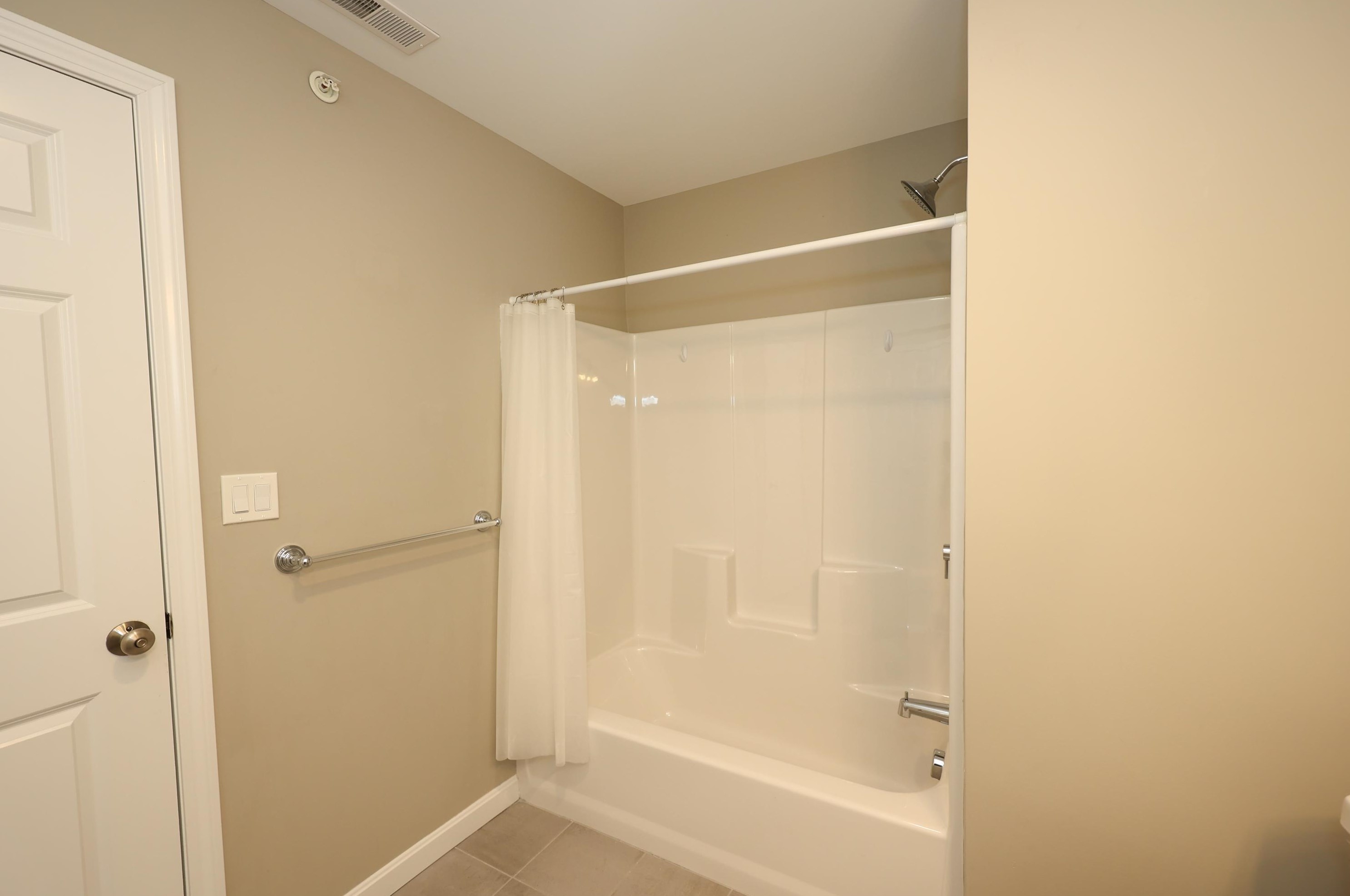 179 Knollwood Way, Manchester NH  03102 exterior