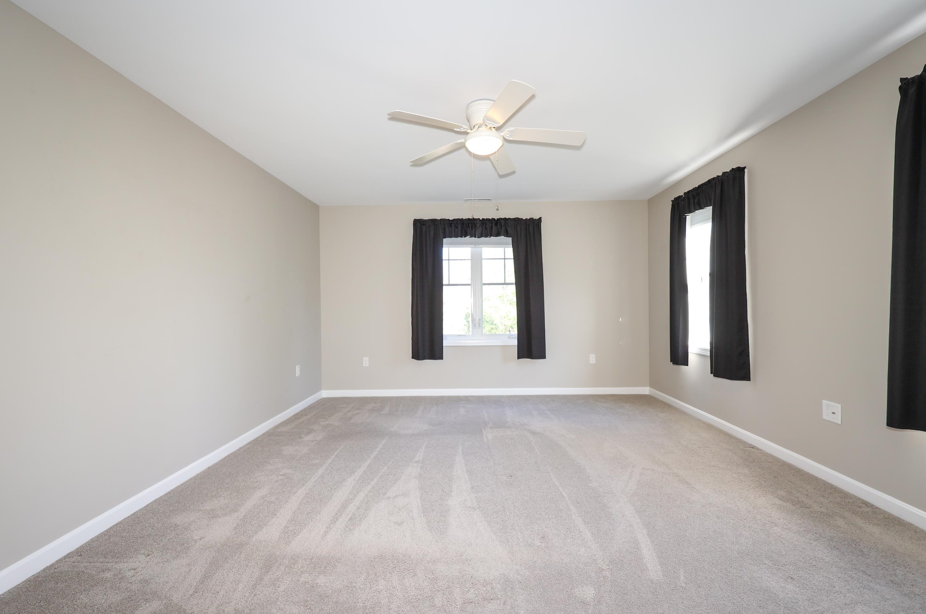 179 Knollwood Way, Manchester NH  03102 exterior