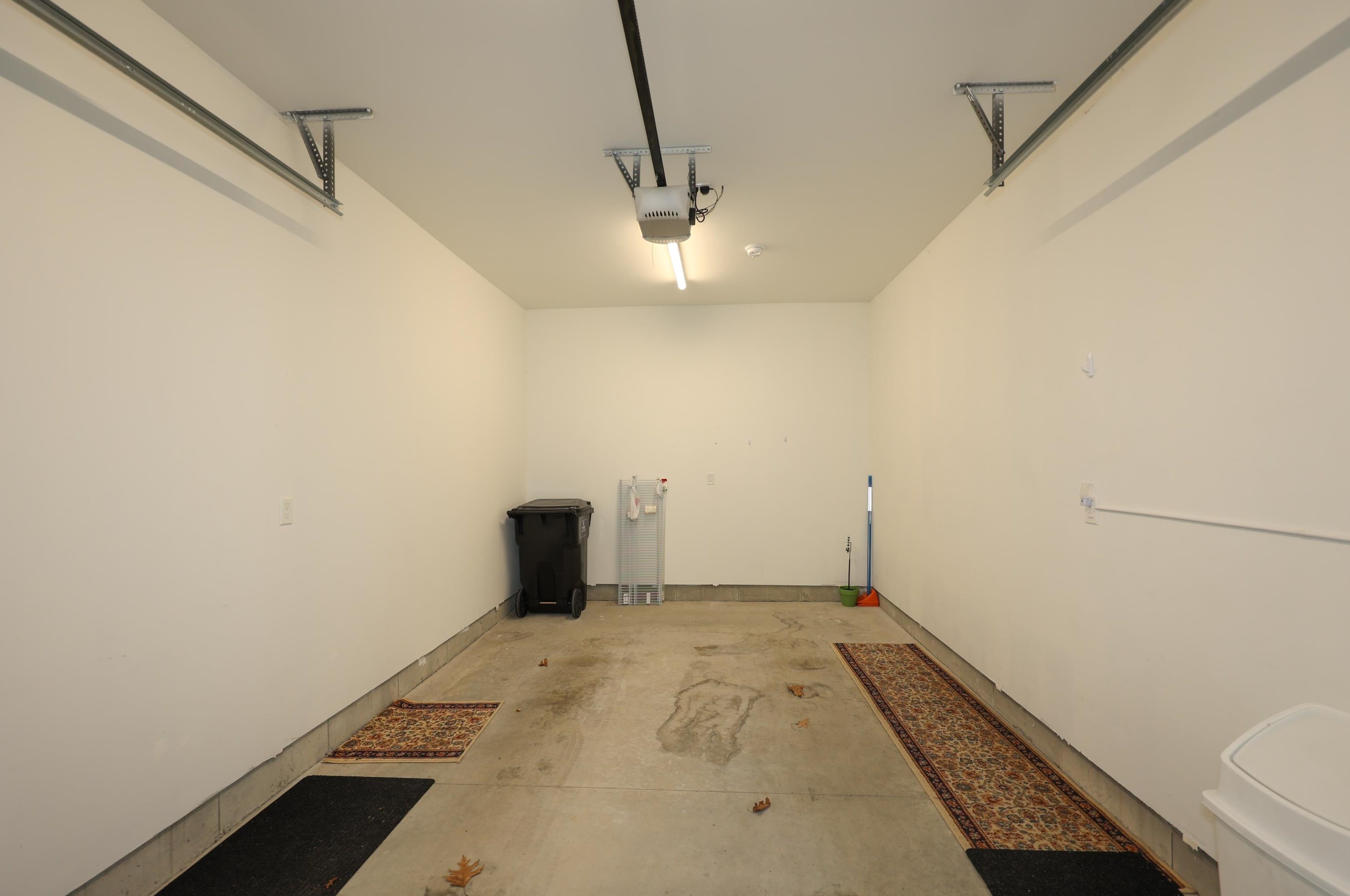 179 Knollwood Way, Manchester NH  03102 exterior