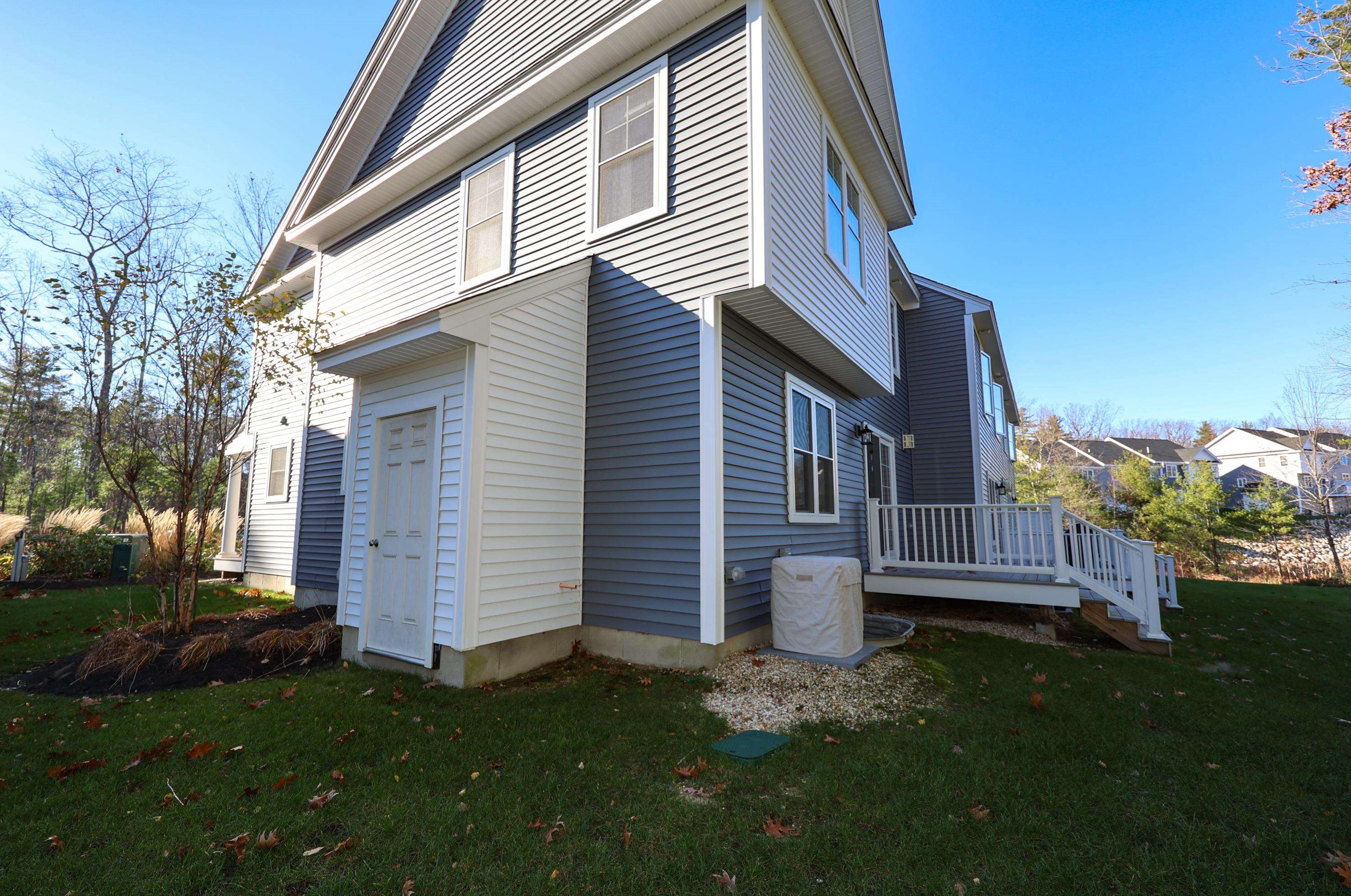 179 Knollwood Way, Manchester NH  03102 exterior