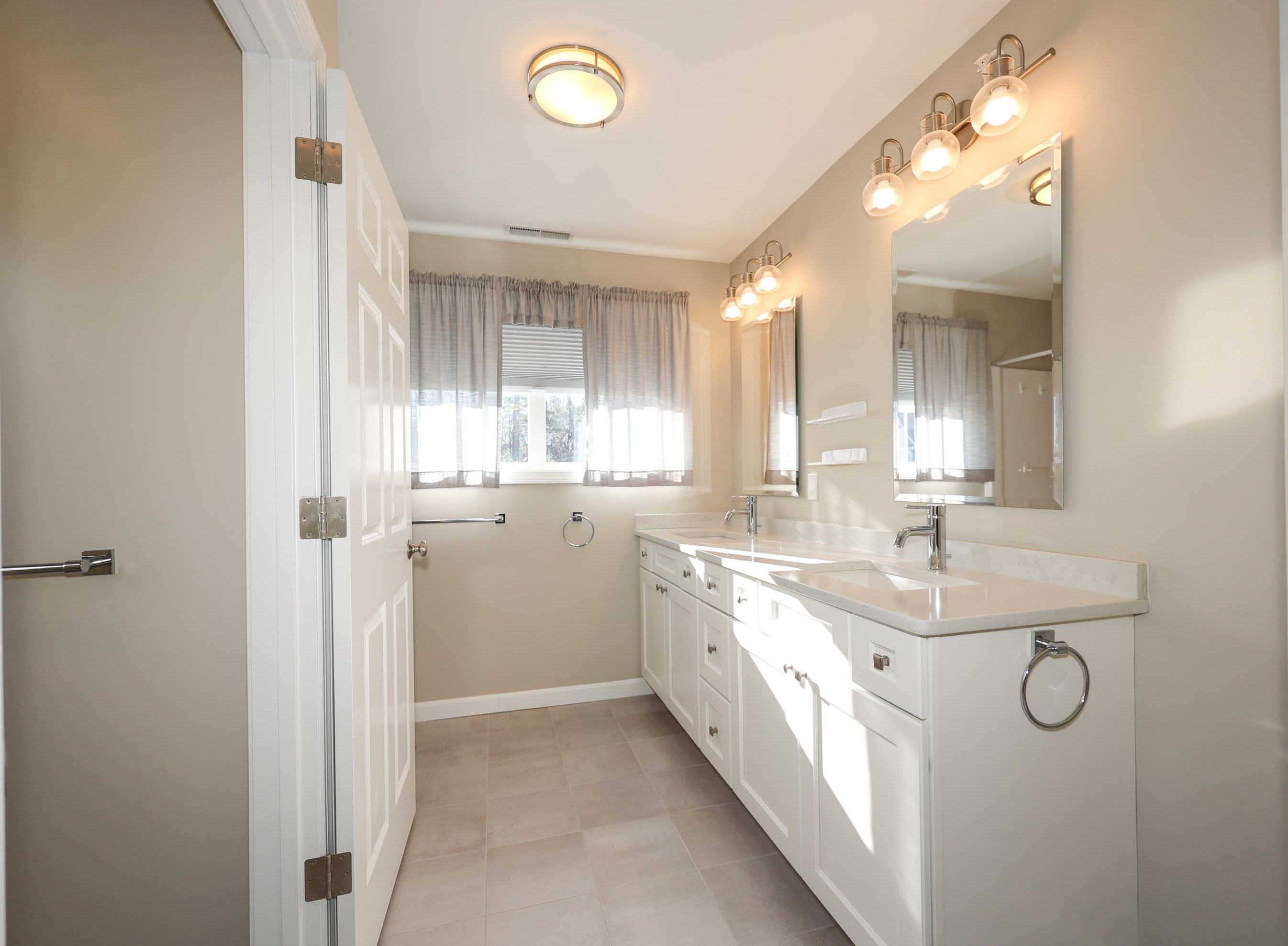 179 Knollwood Way, Manchester NH  03102 exterior