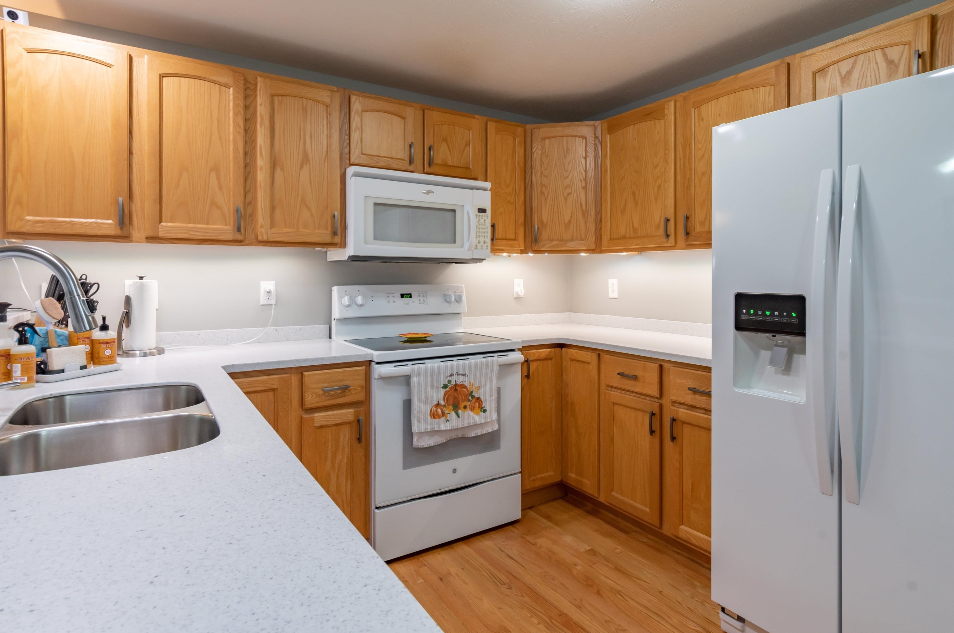 12 Eastwood Way, Manchester NH 03103 exterior