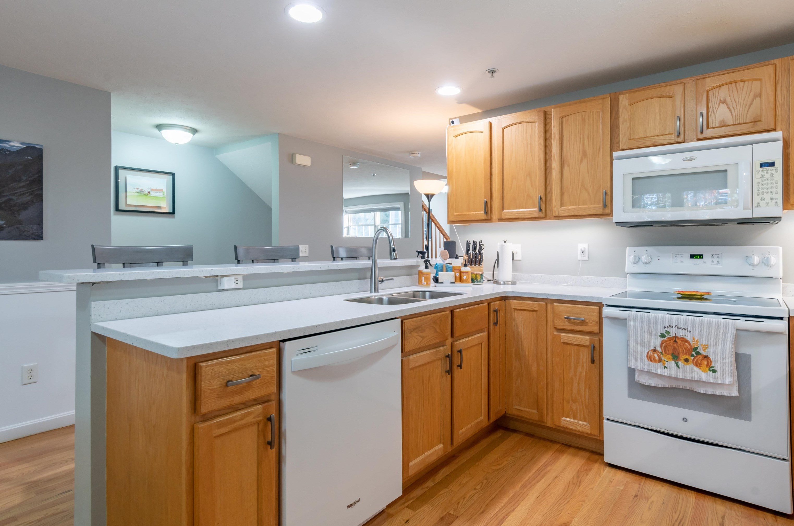 12 Eastwood Way, Manchester NH 03103 exterior