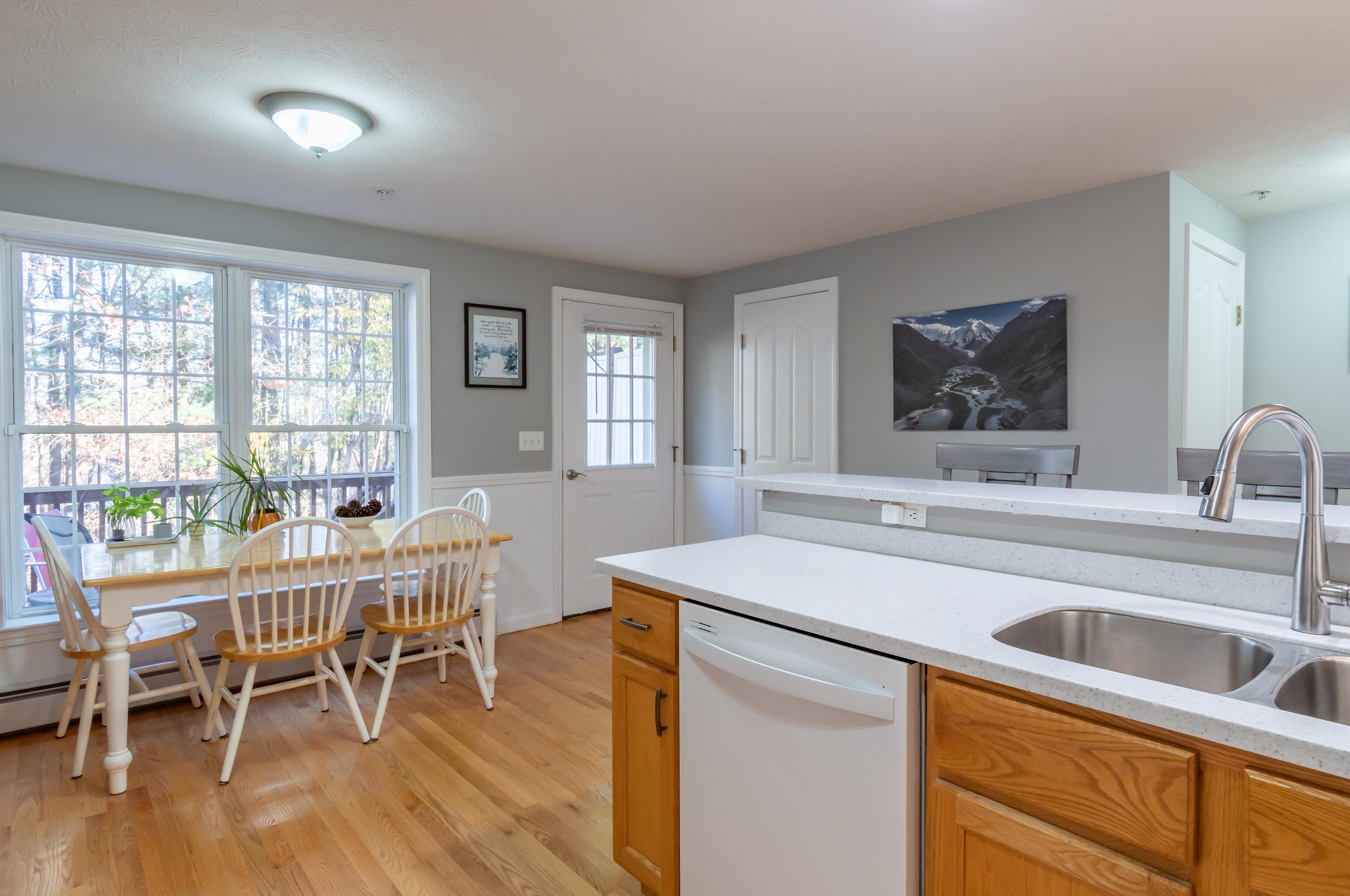 12 Eastwood Way, Manchester NH 03103 exterior