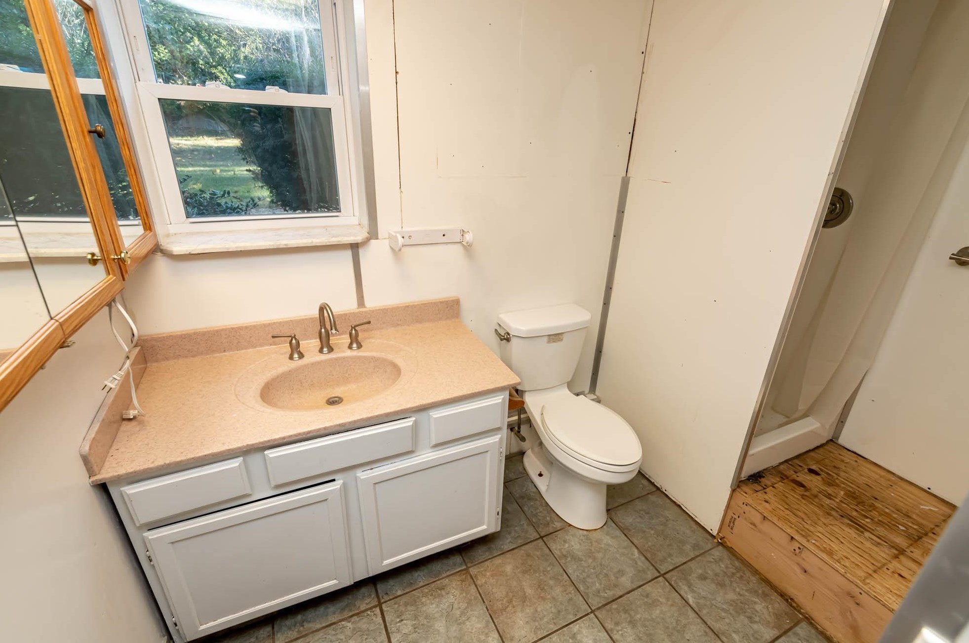 79 Main St, Manchester NH  03102-4027 exterior