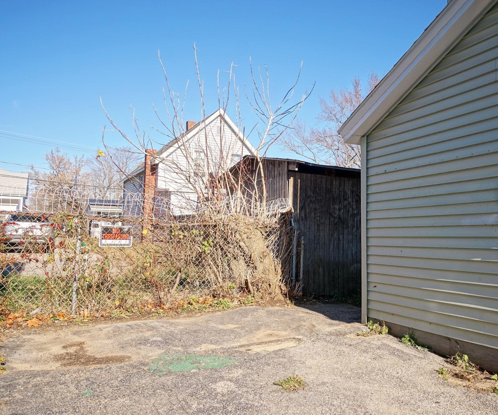 46 Brooklyn Ave, Manchester NH  03103-3706 exterior
