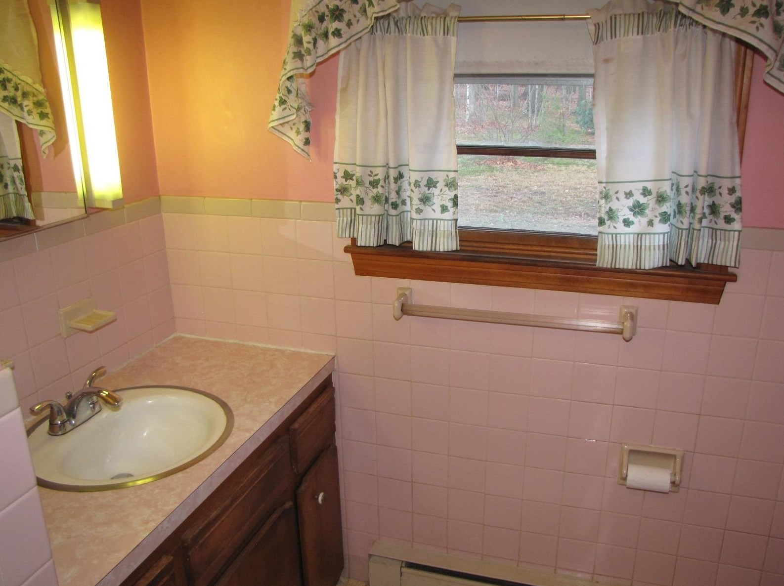 236 Hall St, Manchester NH 03103-3956 exterior