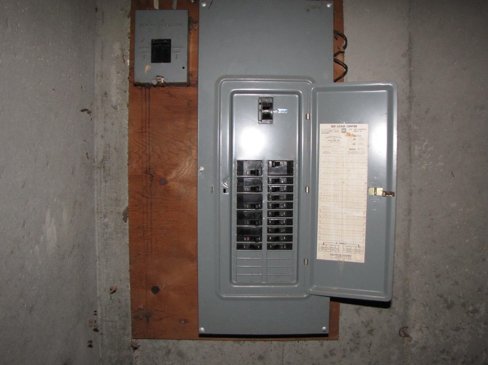 236 Hall St, Manchester NH 03103-3956 exterior