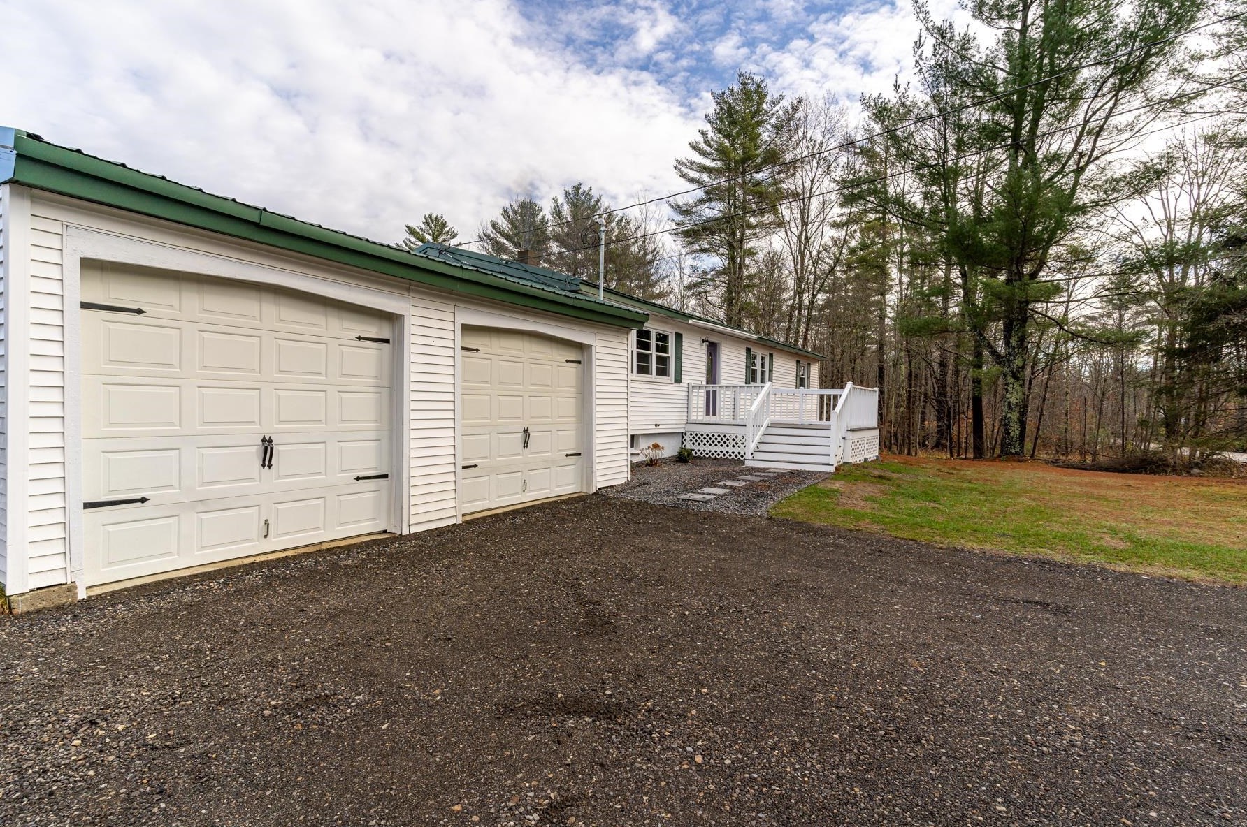 128 Ash Swamp Rd, Newmarket NH  03857-2070 exterior