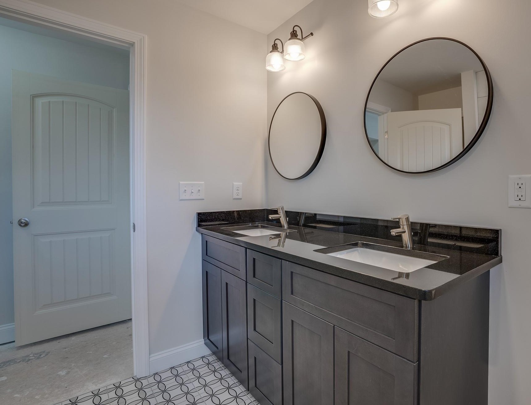 118 Whitford St, Manchester NH 03104-2143 exterior