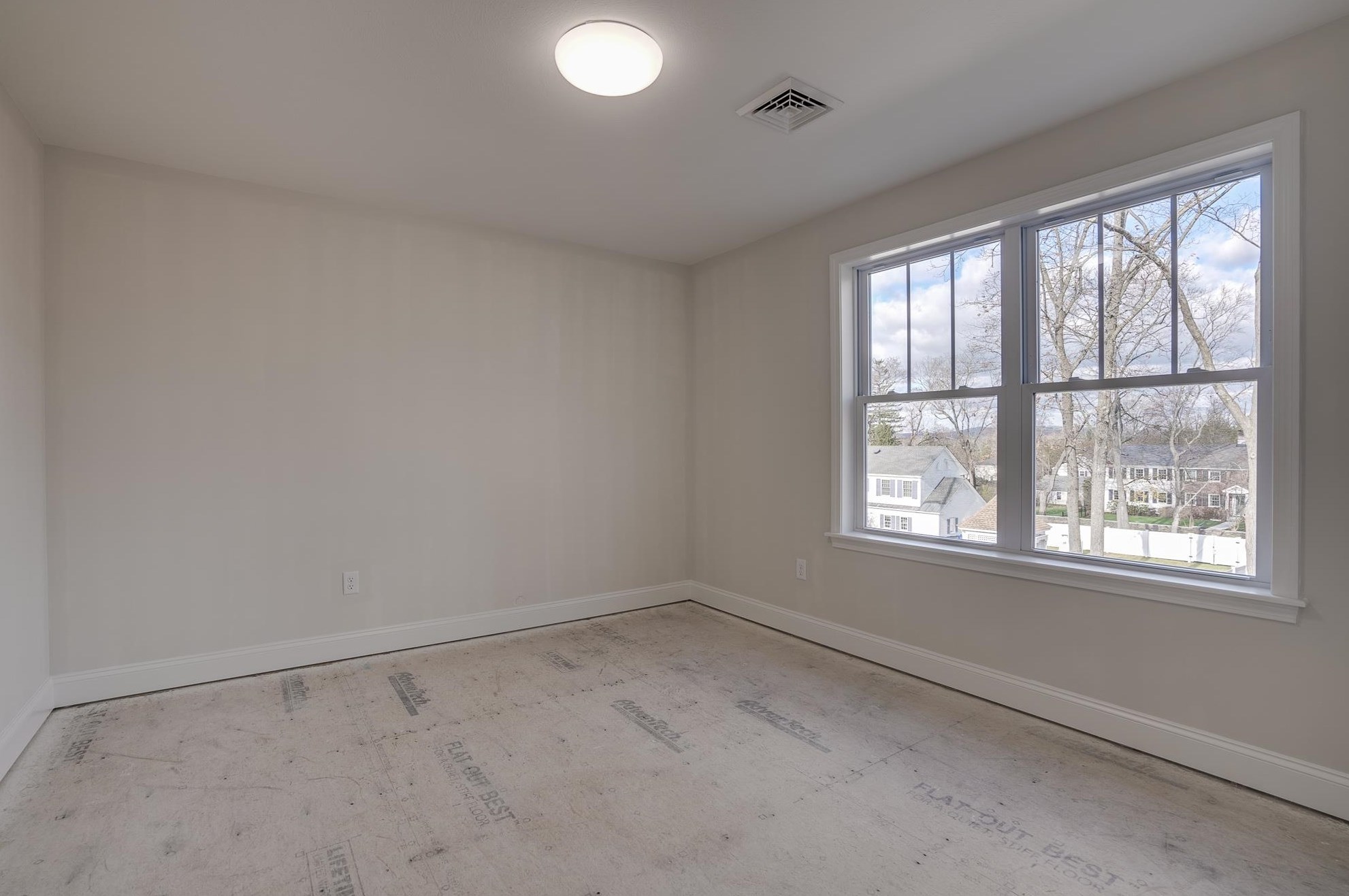 118 Whitford St, Manchester NH 03104-2143 exterior