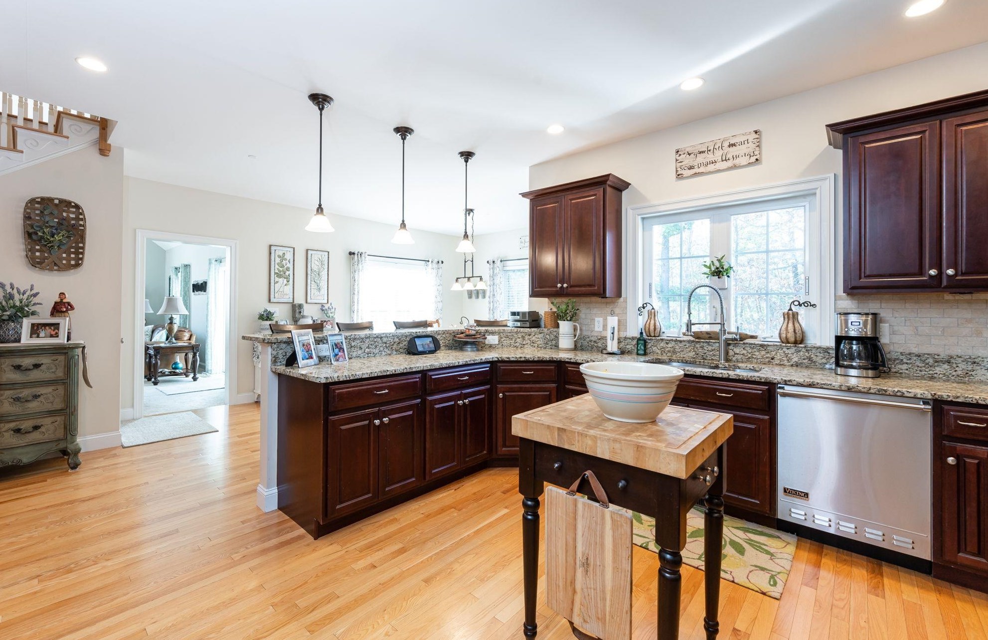 31 Southwoods Rd, Chester NH  03036-4344 exterior